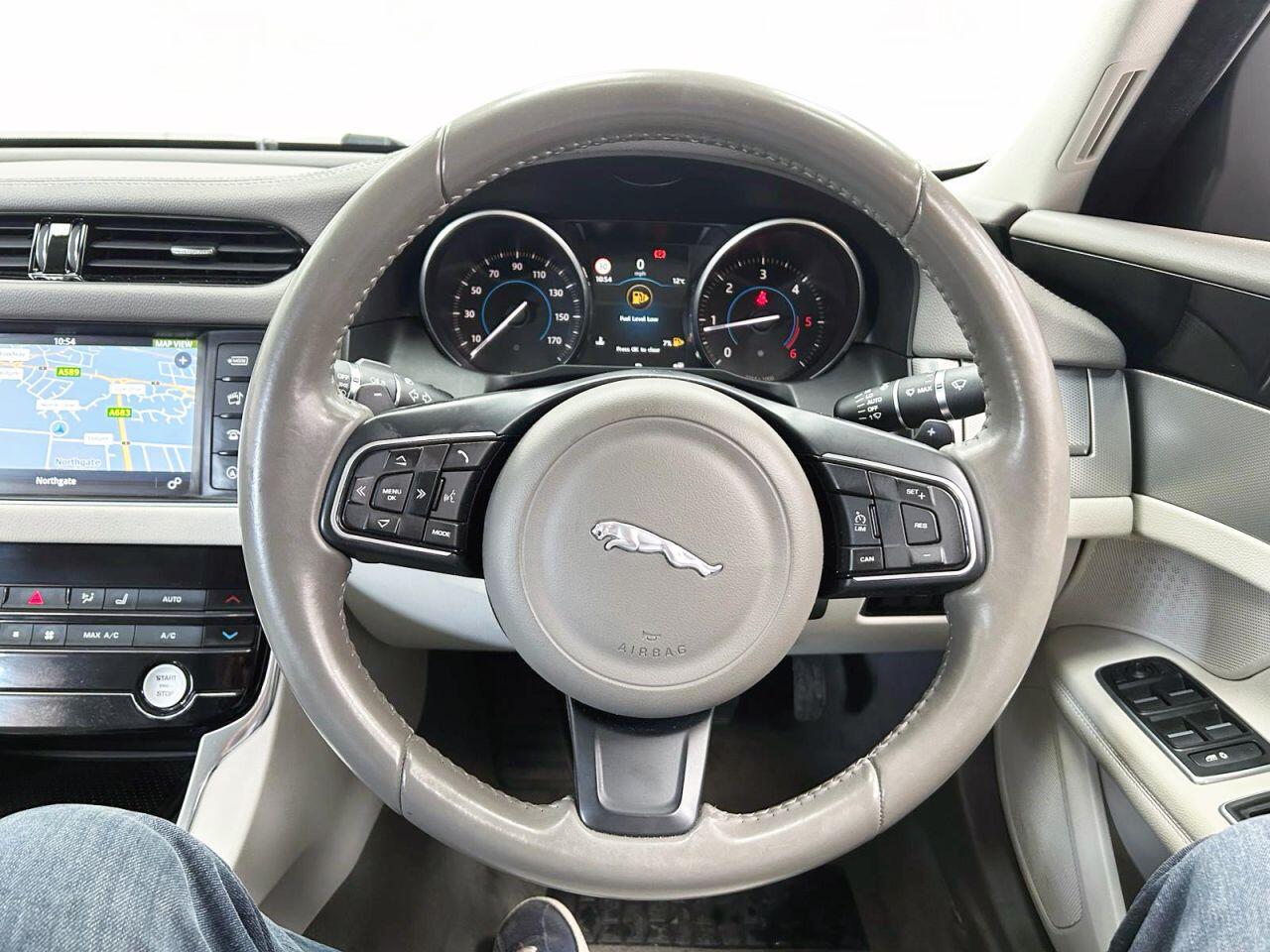 Jaguar XF view 19