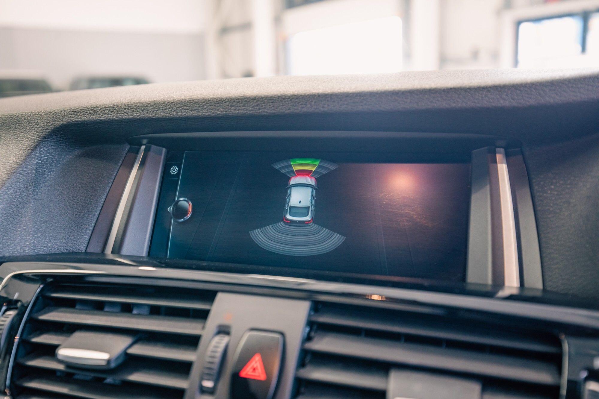 BMW X4 view 16