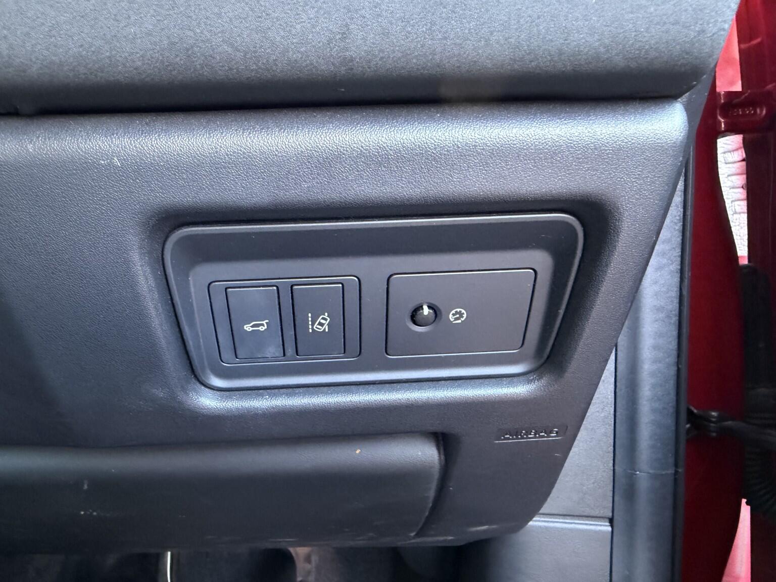Land Rover Discovery Sport view 27