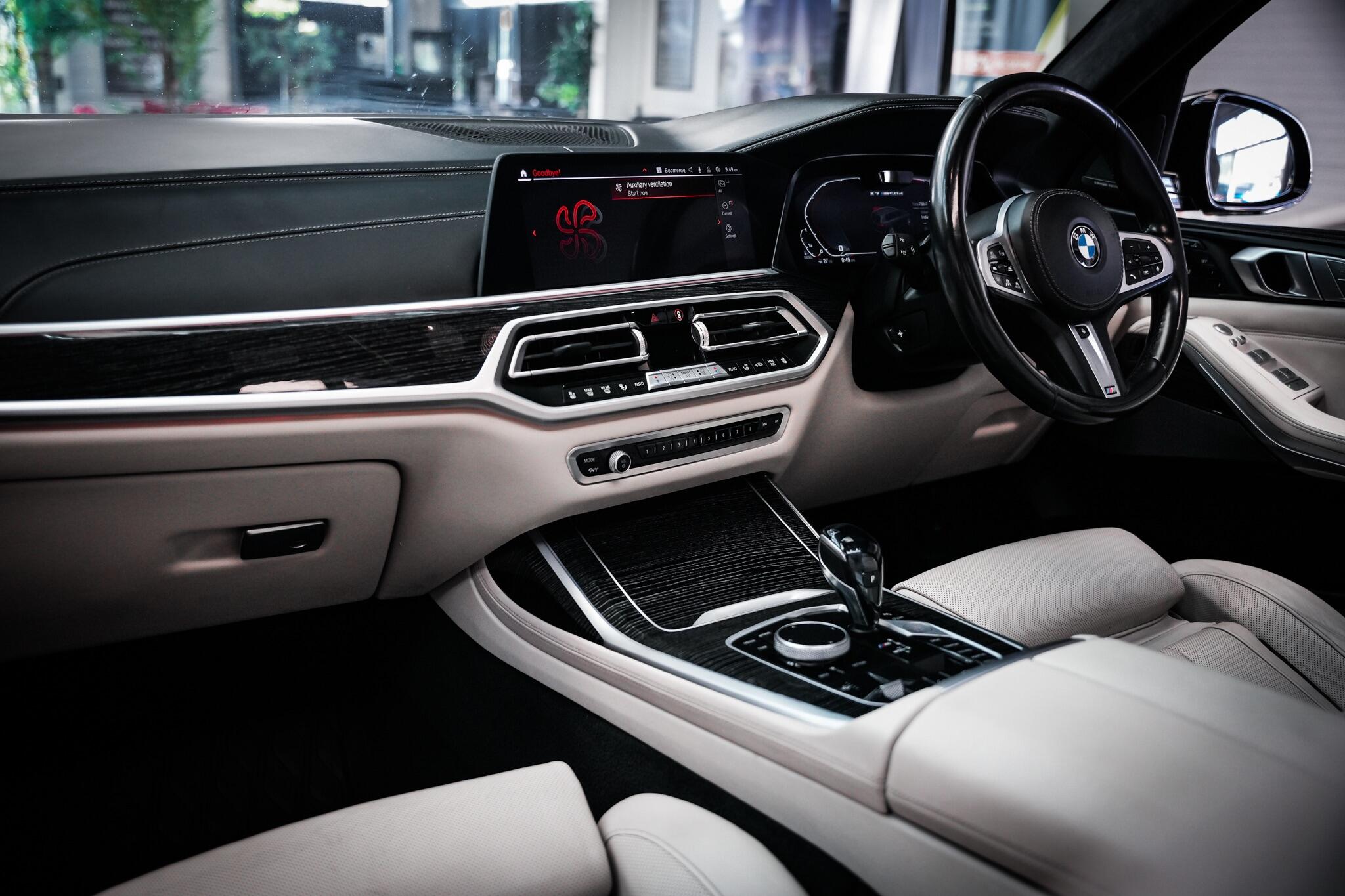 BMW X7 view 22