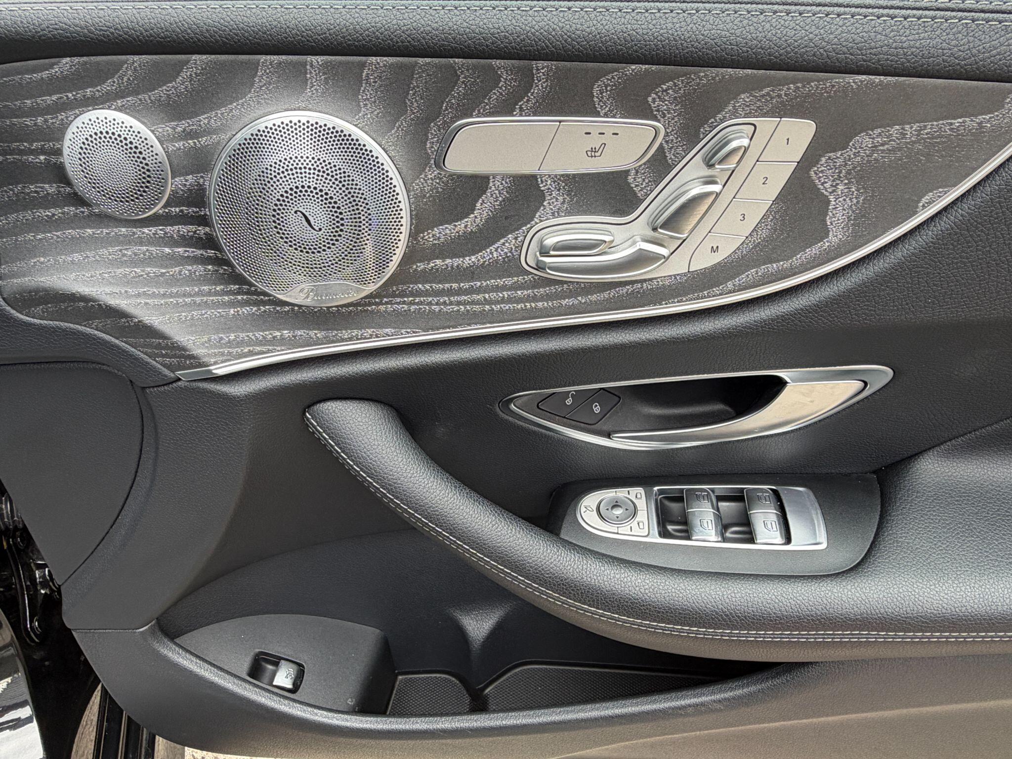 Mercedes-Benz E-Class view 37