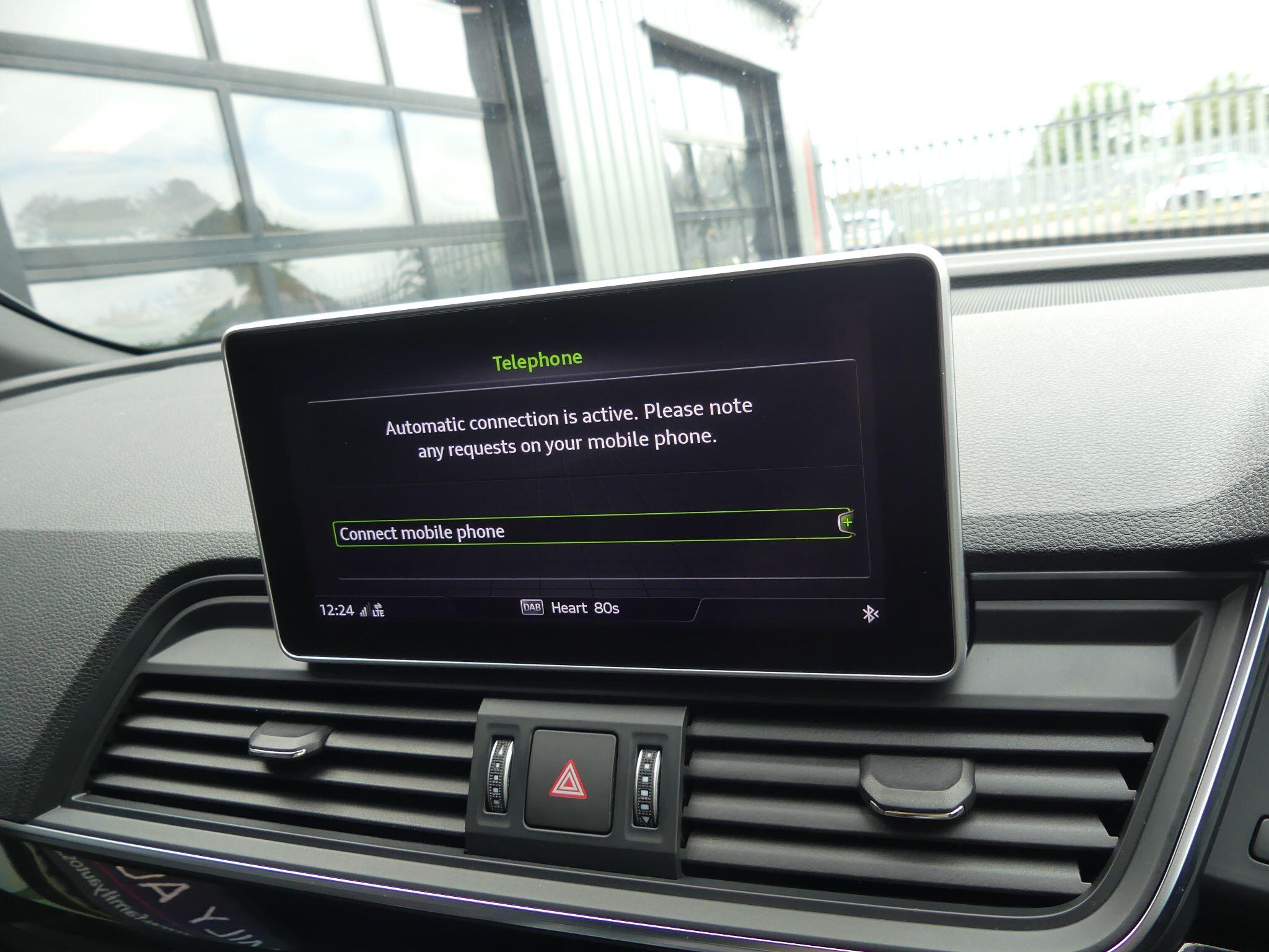 Audi Q5 view 18