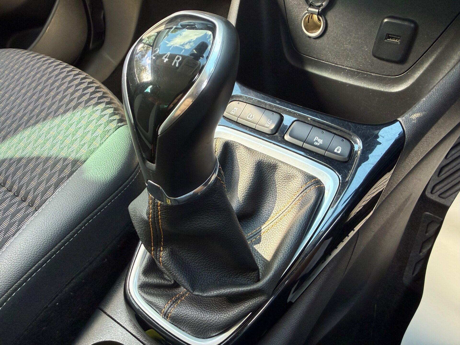 Vauxhall Crossland X view 10