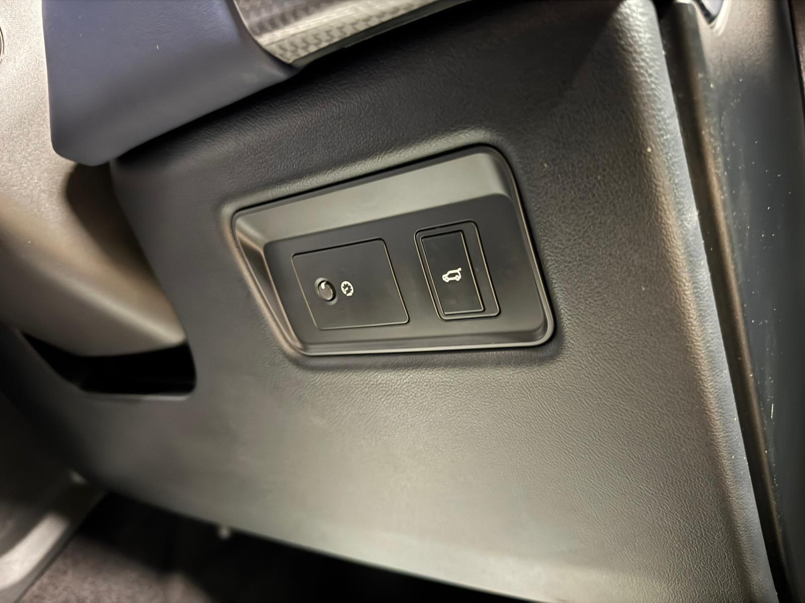 Land Rover Range Rover Sport view 22