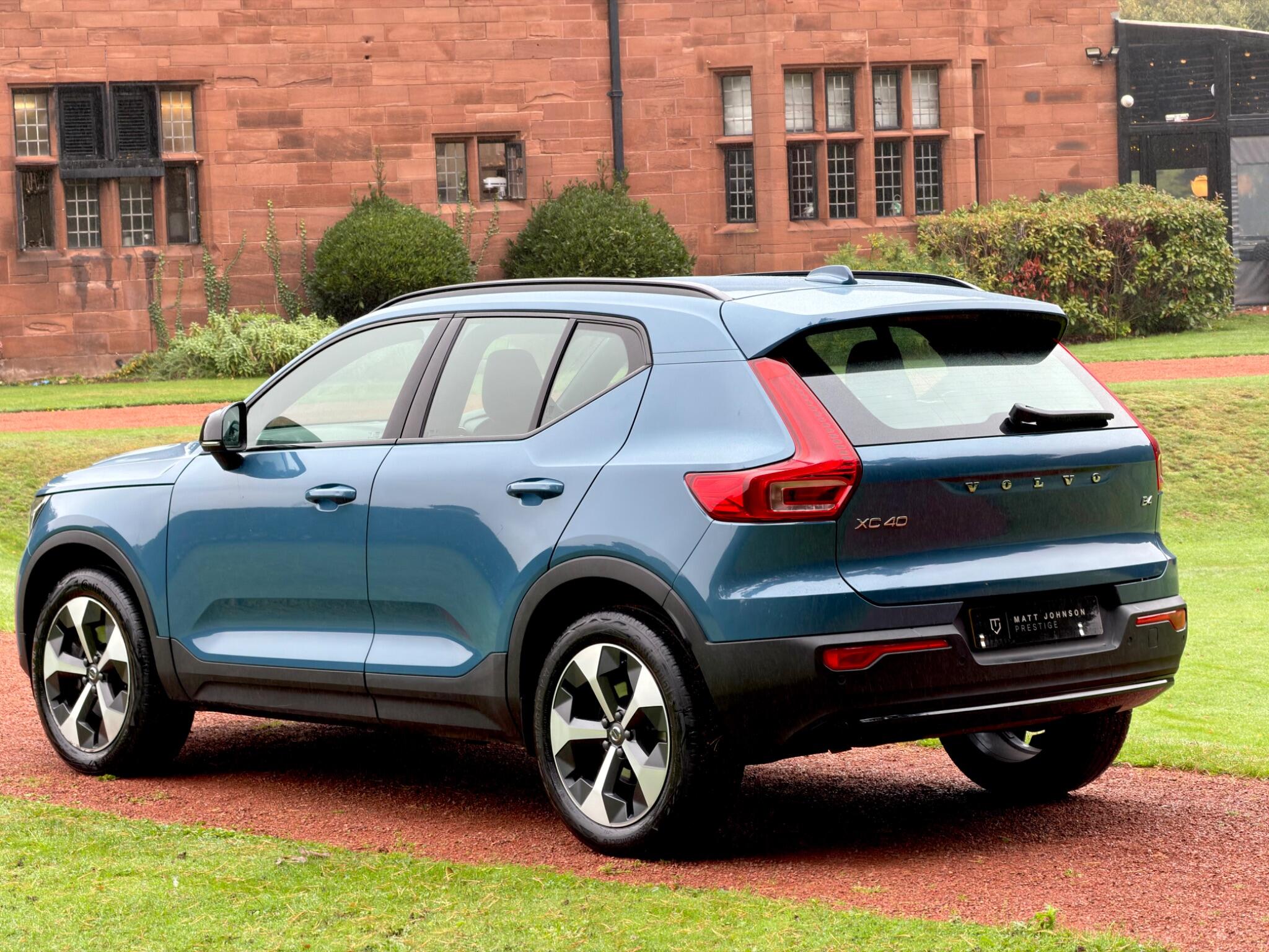 Volvo XC40 view 2