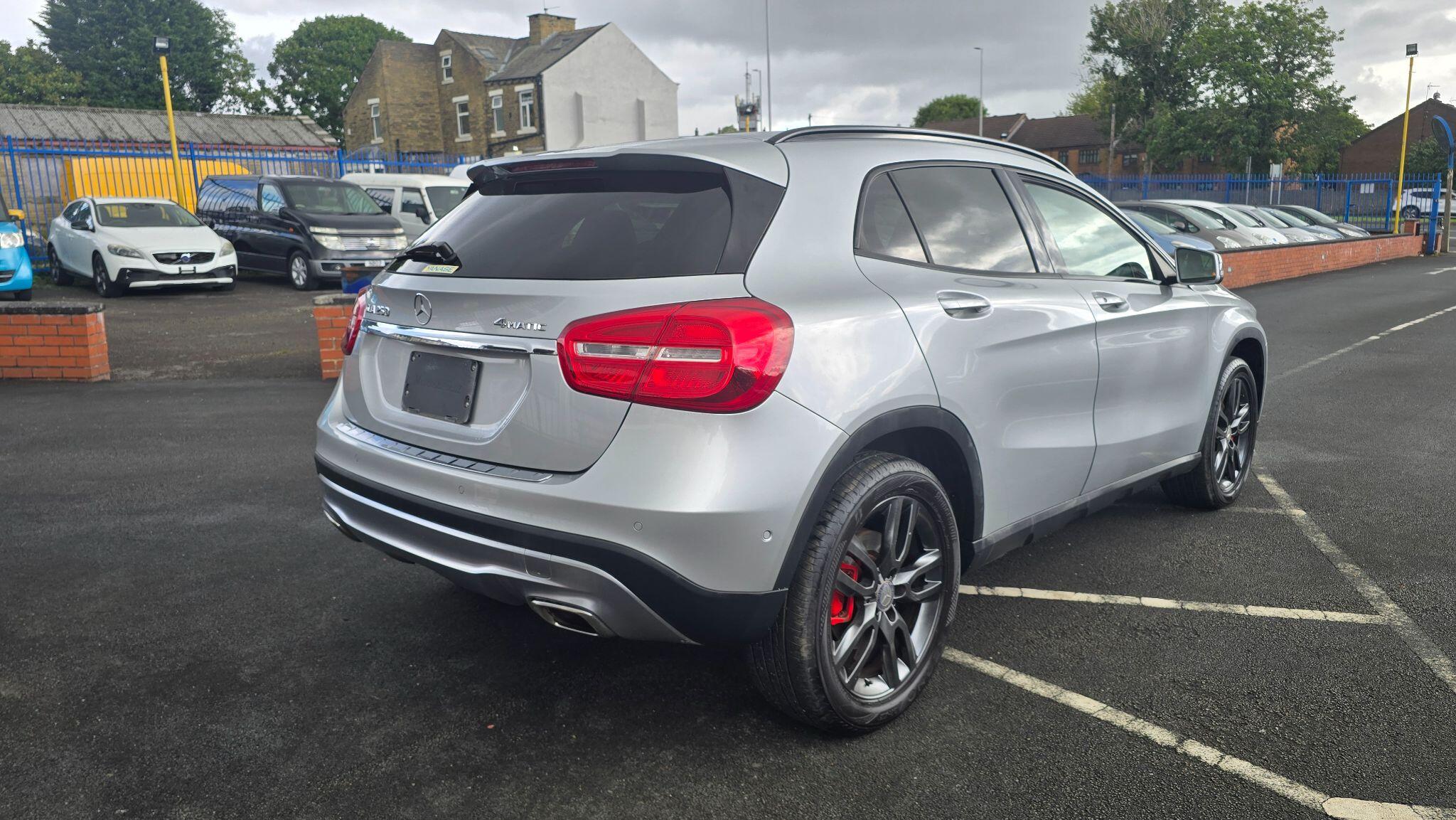 Mercedes-Benz GLA view 3