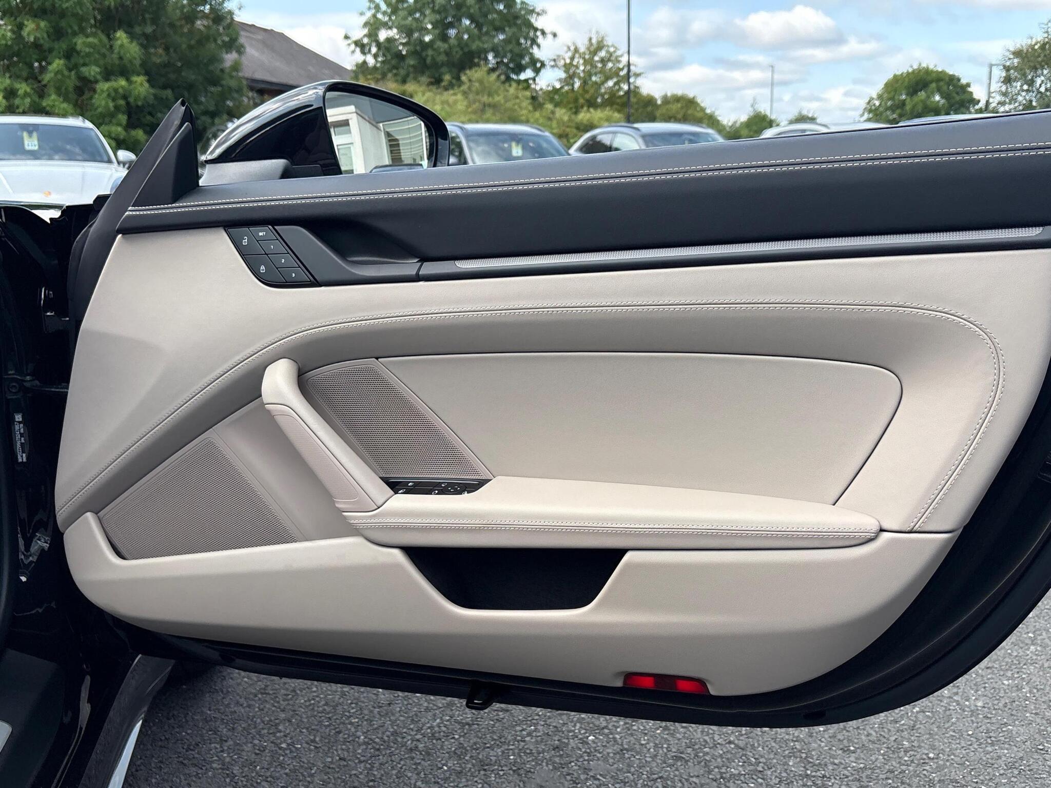 Porsche 911 view 28