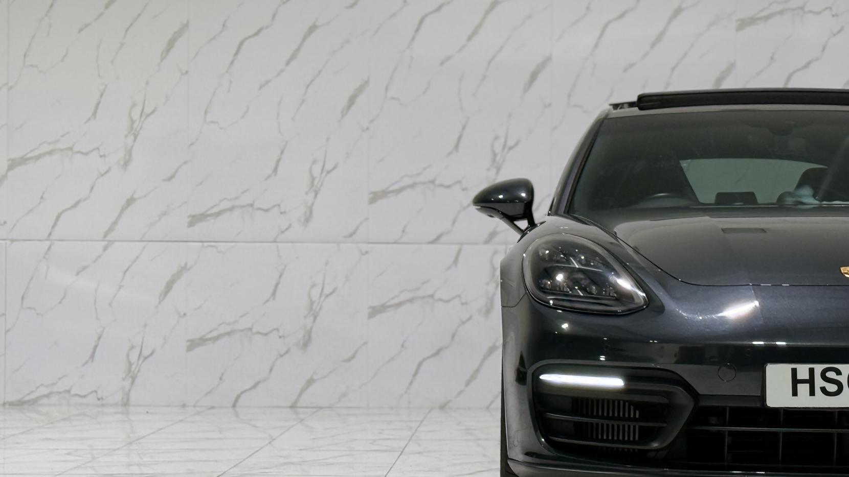 Porsche Panamera view 31