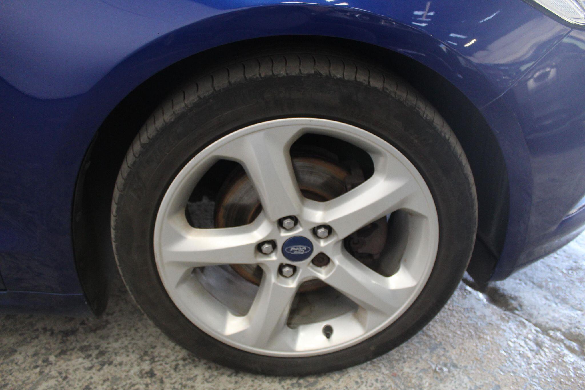 Ford Mondeo view 53