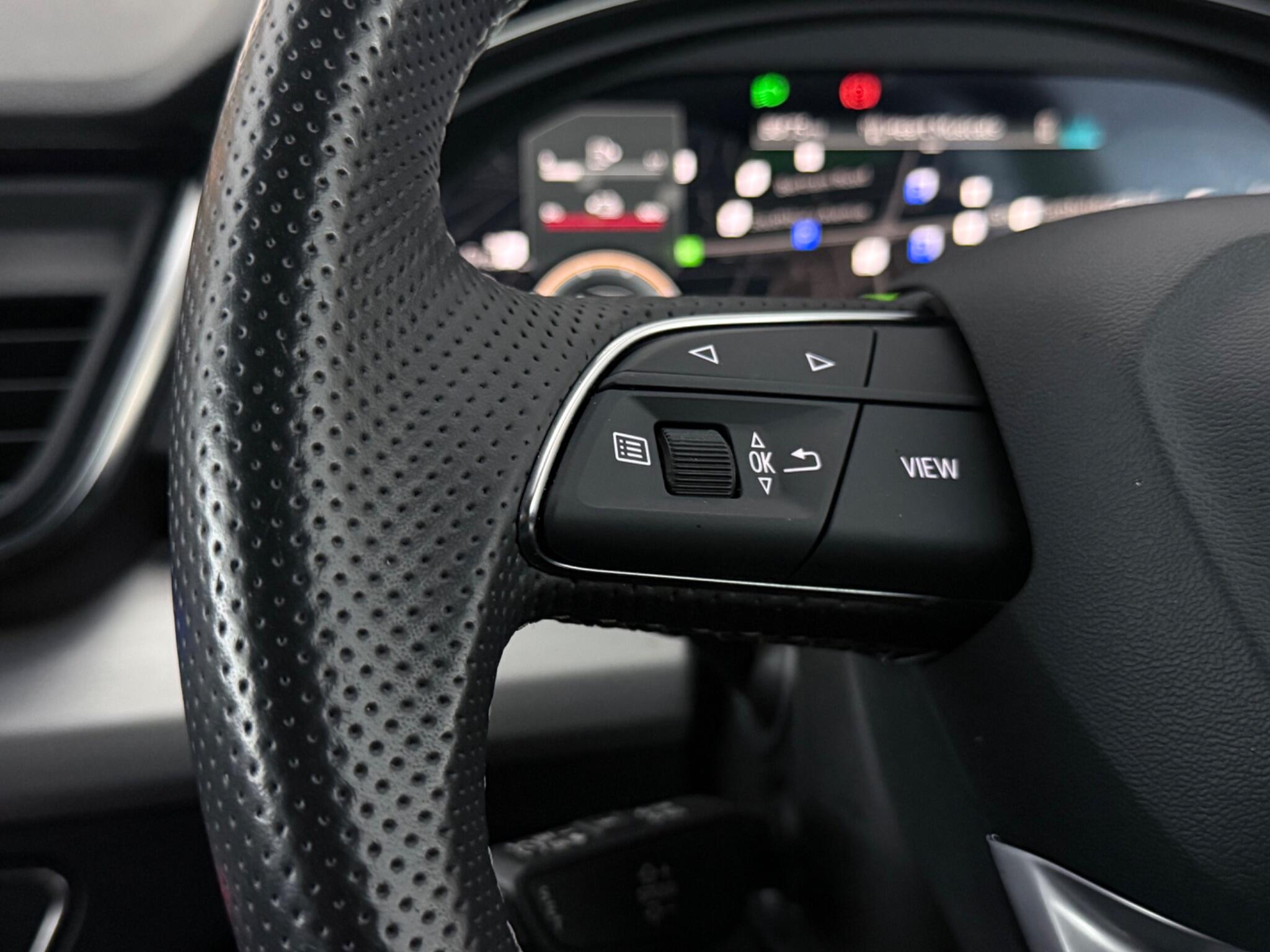 Audi Q5 view 14