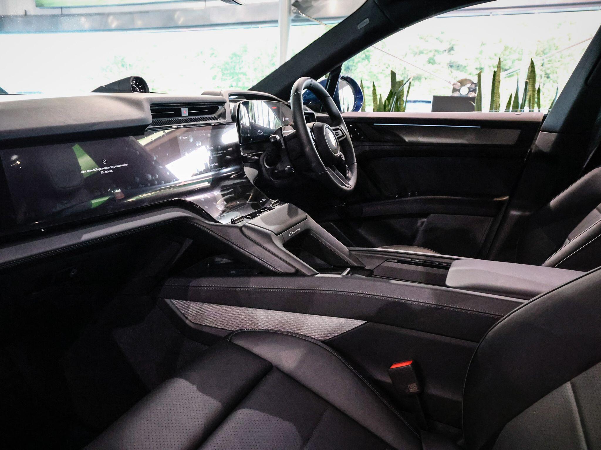 Porsche Cayenne view 20