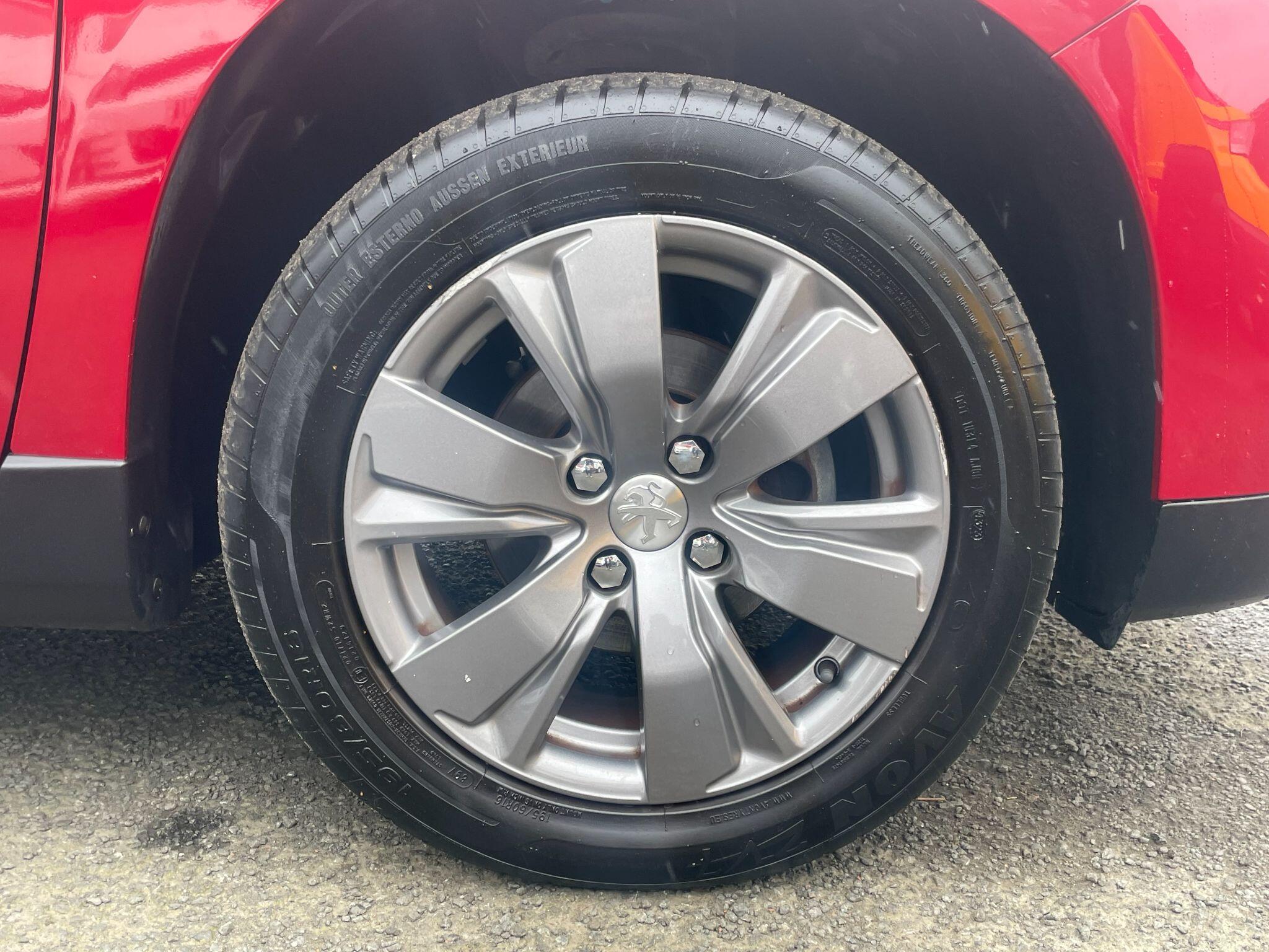Peugeot 2008 view 16