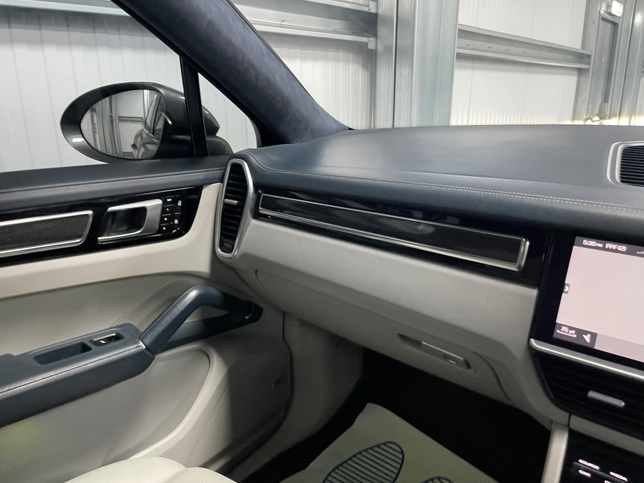 Porsche Cayenne view 36