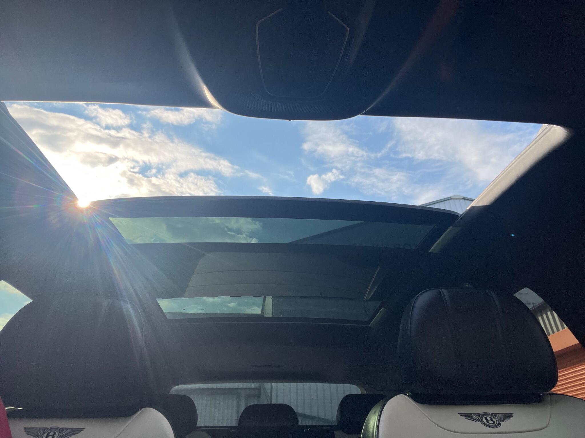 Bentley Bentayga view 70