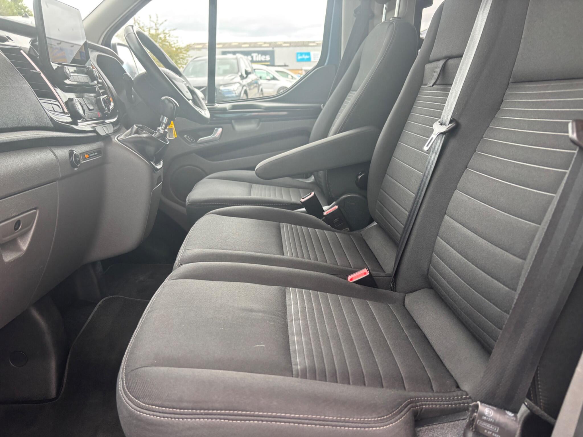 Ford Transit Custom view 34
