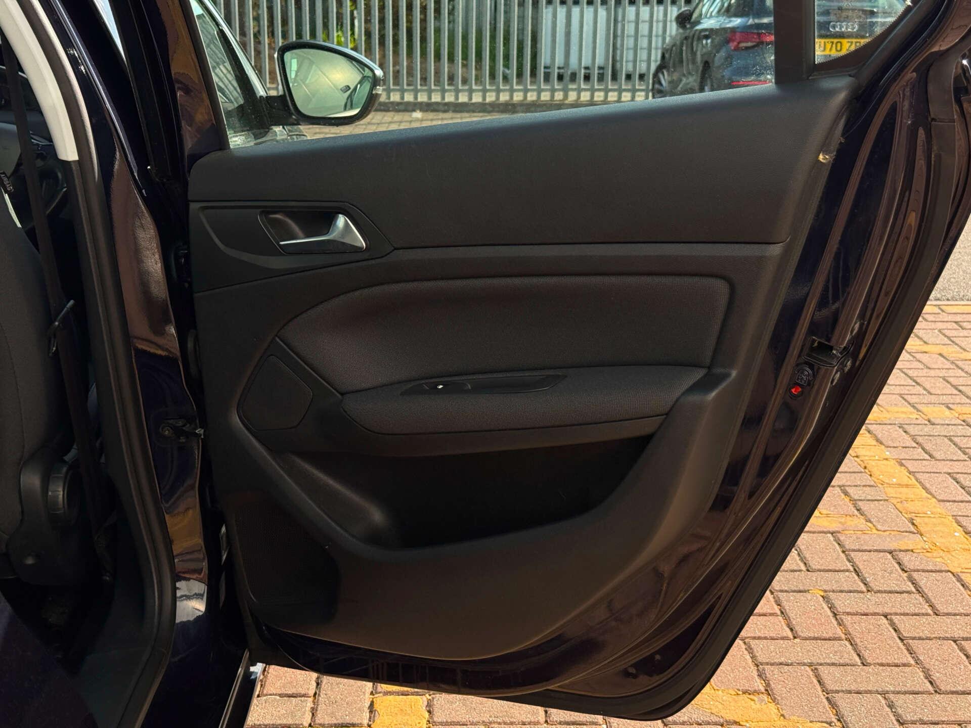 Peugeot 308 view 32