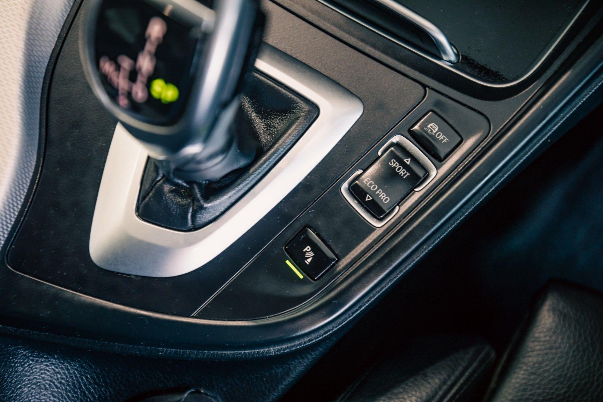 BMW 3 Series view 21