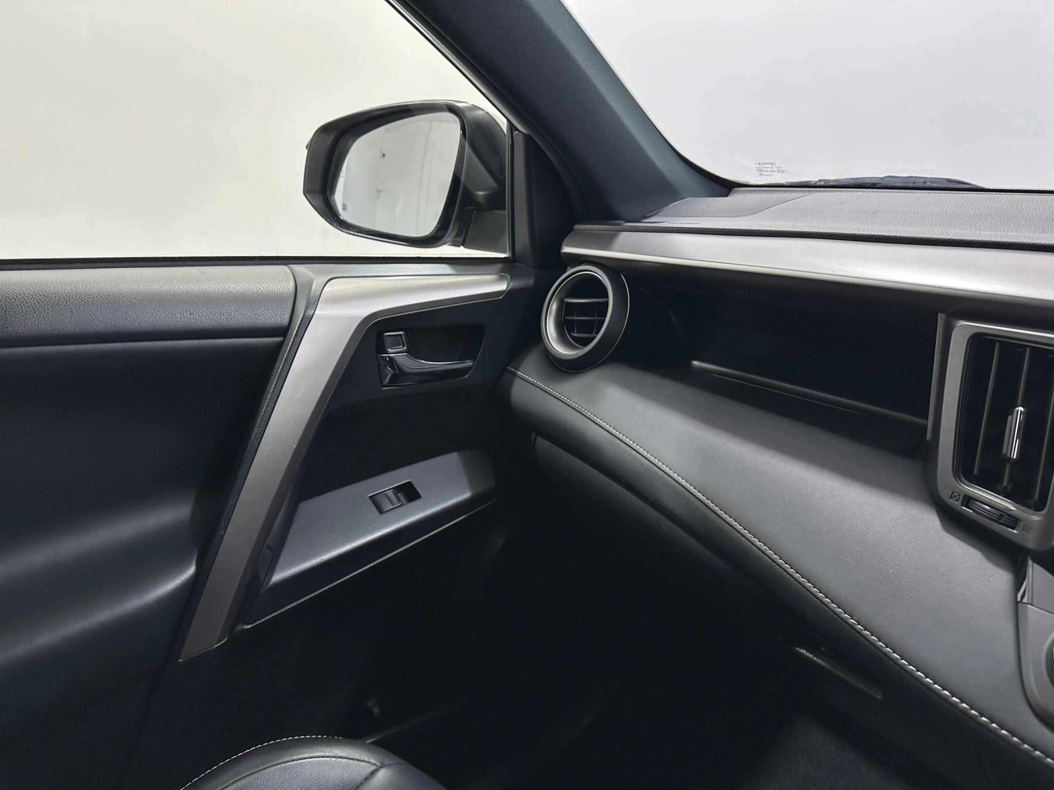 Toyota Rav4 view 26