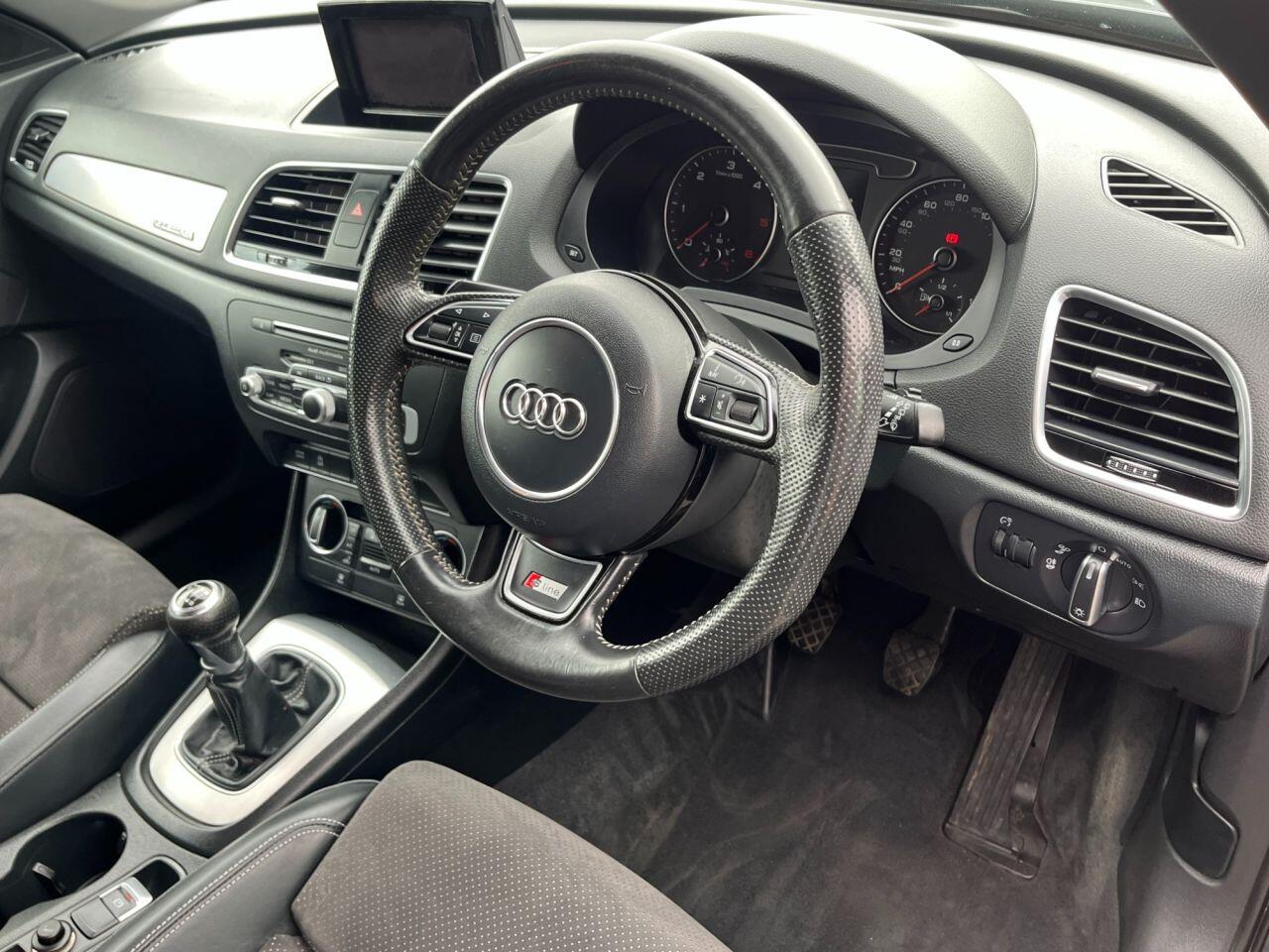 Audi Q3 view 10