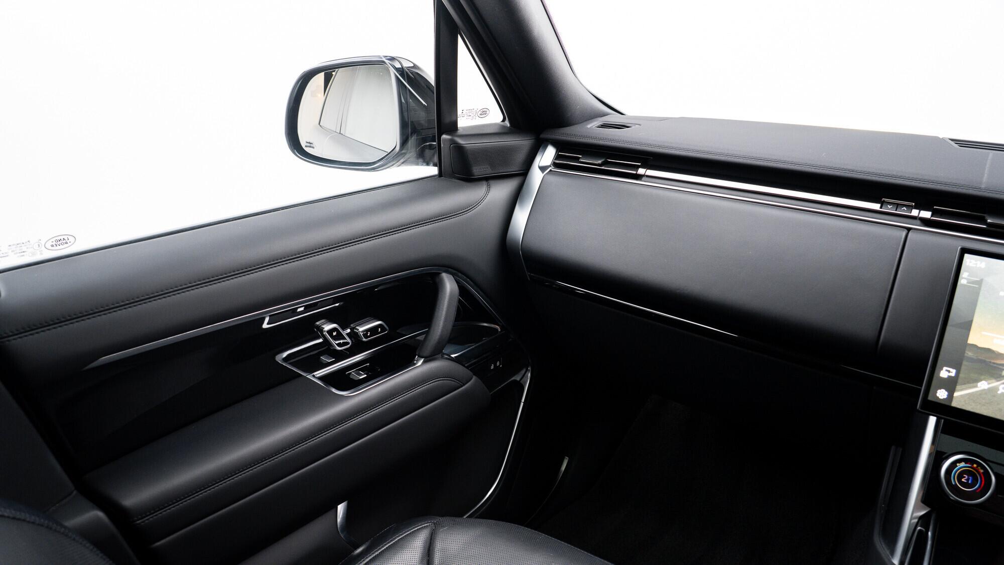 Land Rover Range Rover view 32