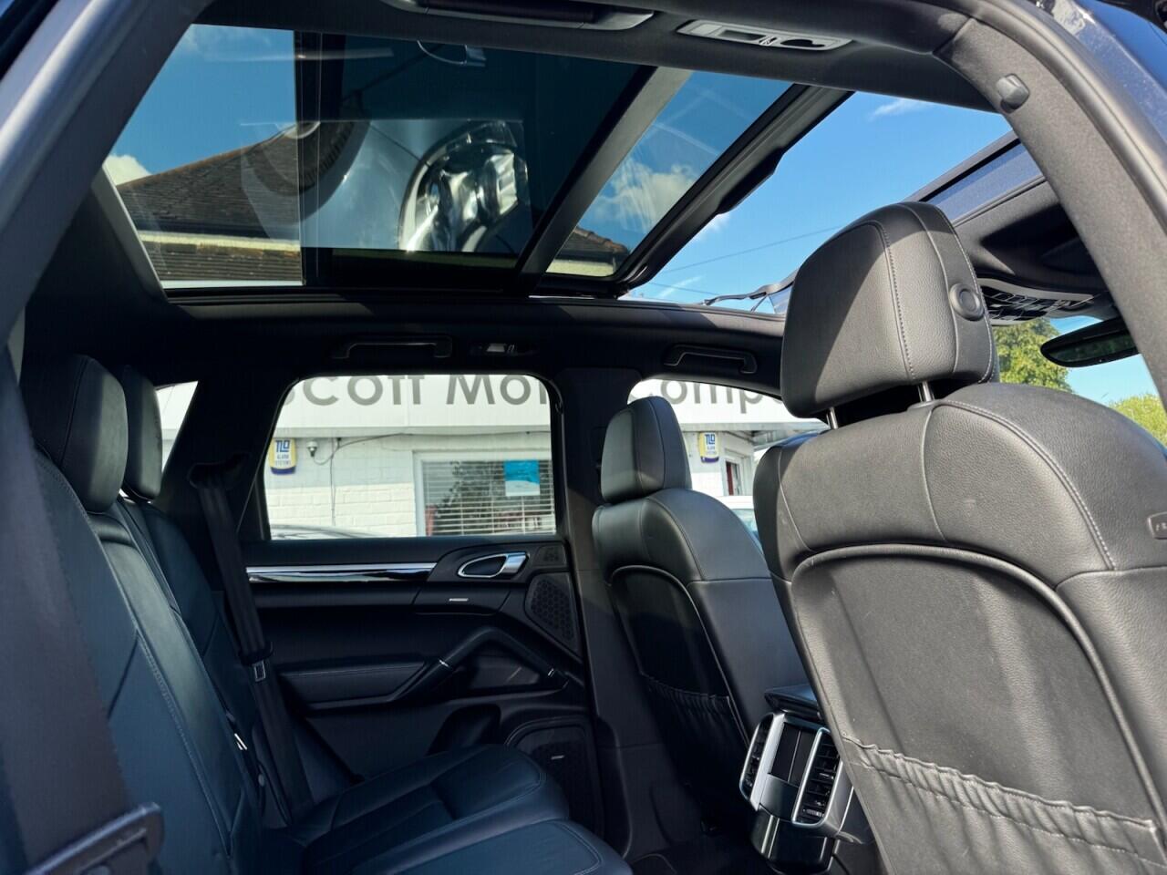 Porsche Cayenne view 41