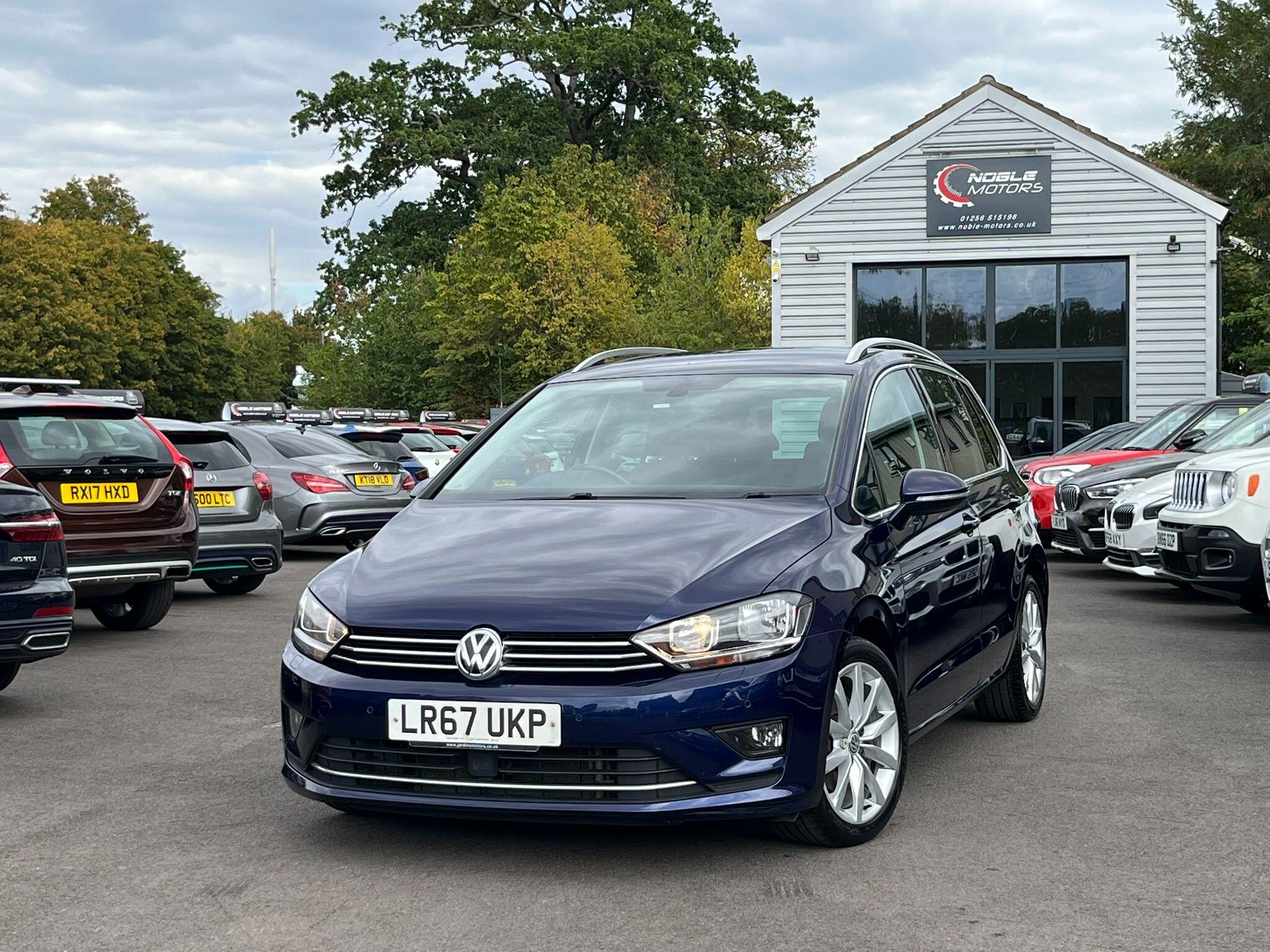 Volkswagen Golf SV view 3