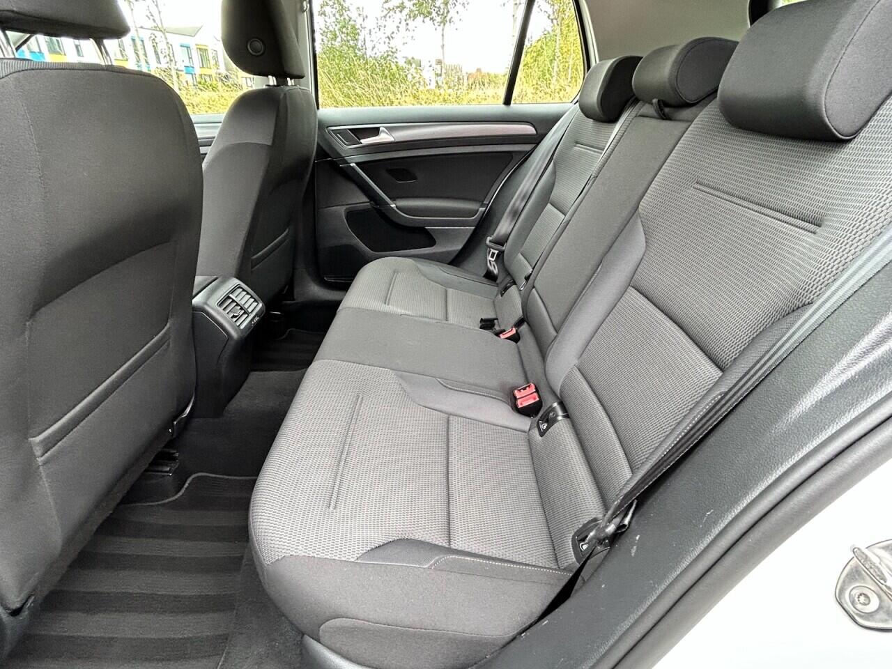 Volkswagen Golf view 24