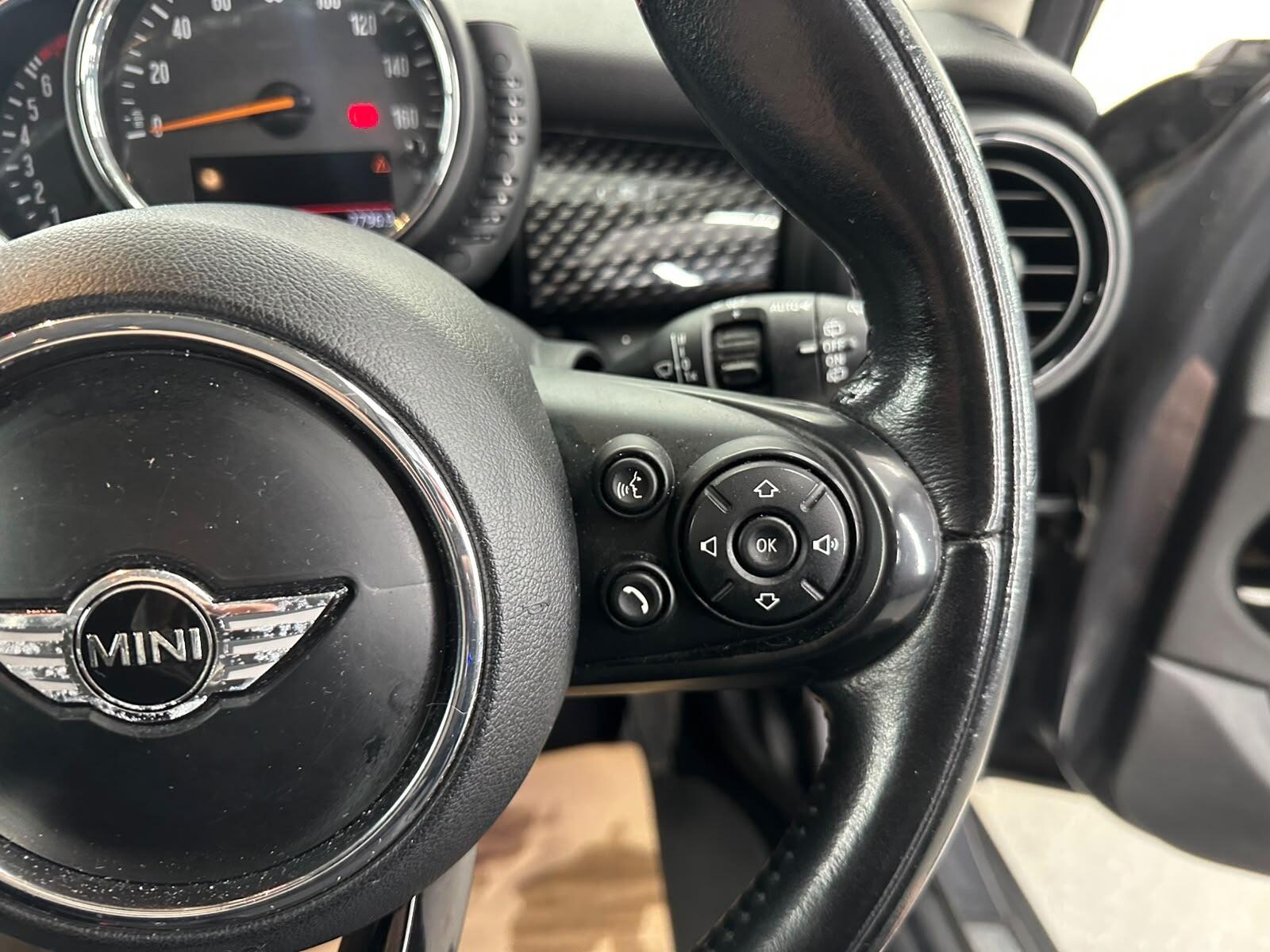 MINI Hatch view 35