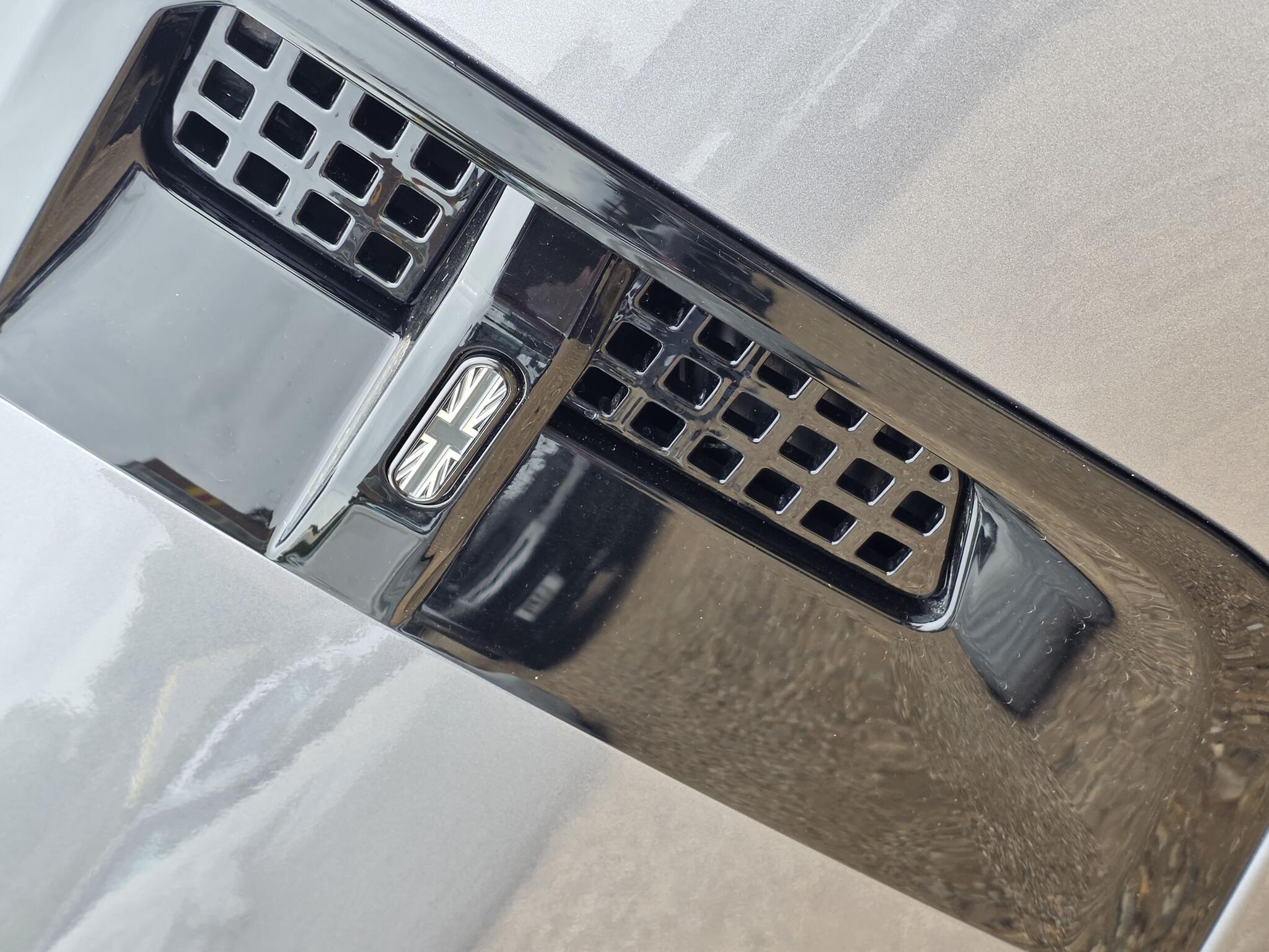 Land Rover Defender view 20