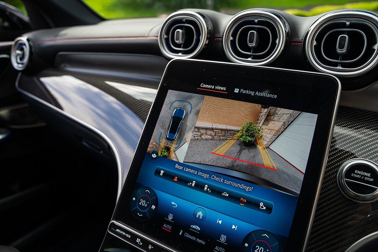 Mercedes-Benz GLC view 71