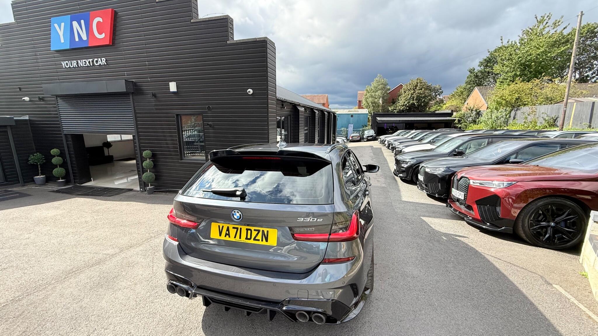 BMW 3 Series view 3