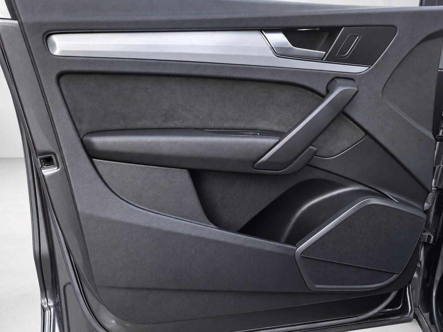 Audi Q5 view 34