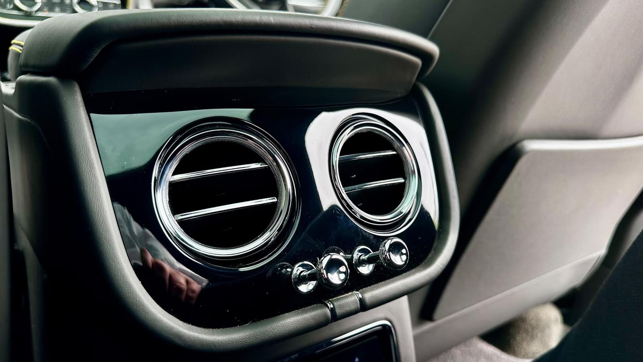 Bentley Bentayga view 39
