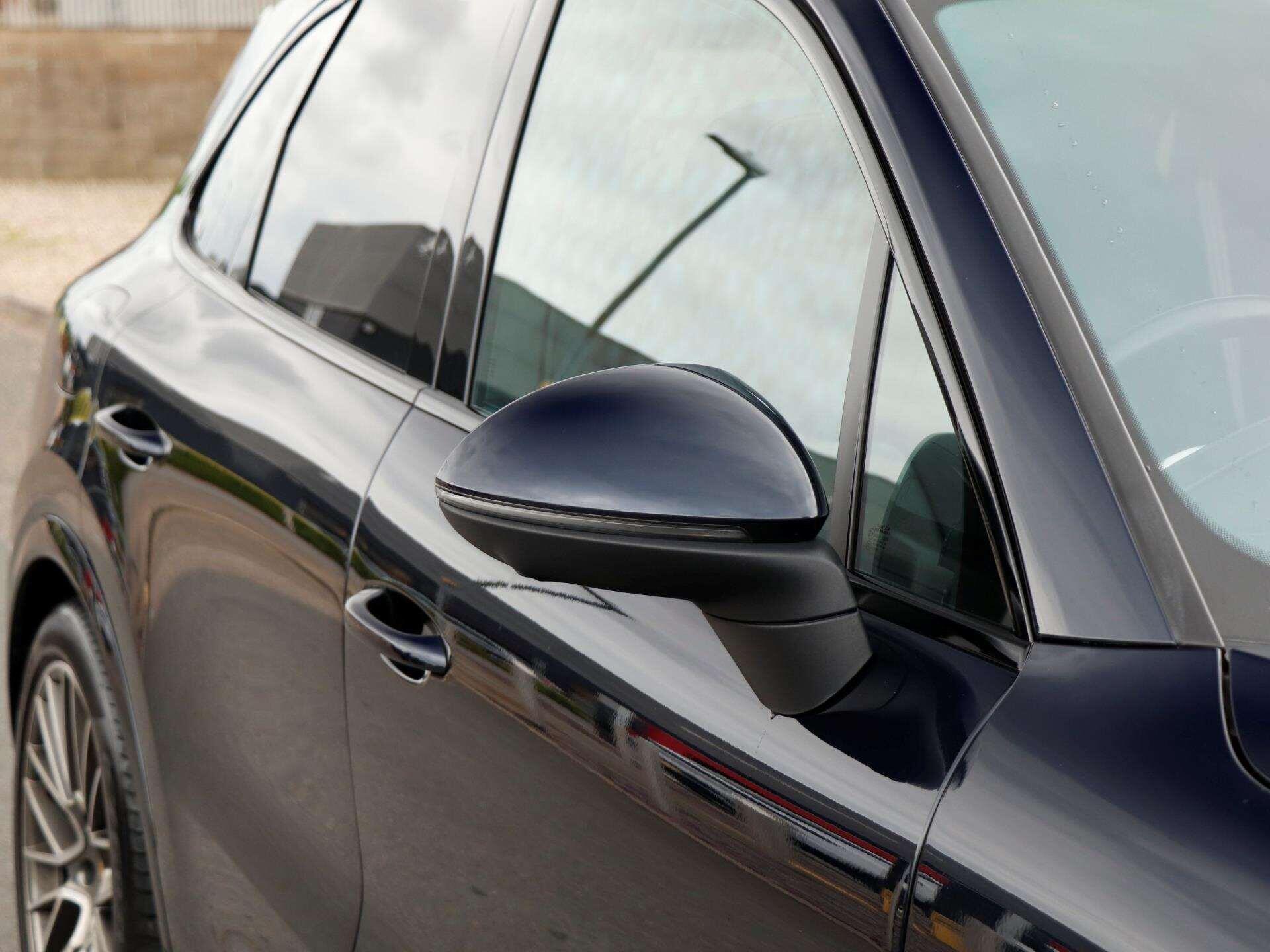 Porsche Cayenne view 32
