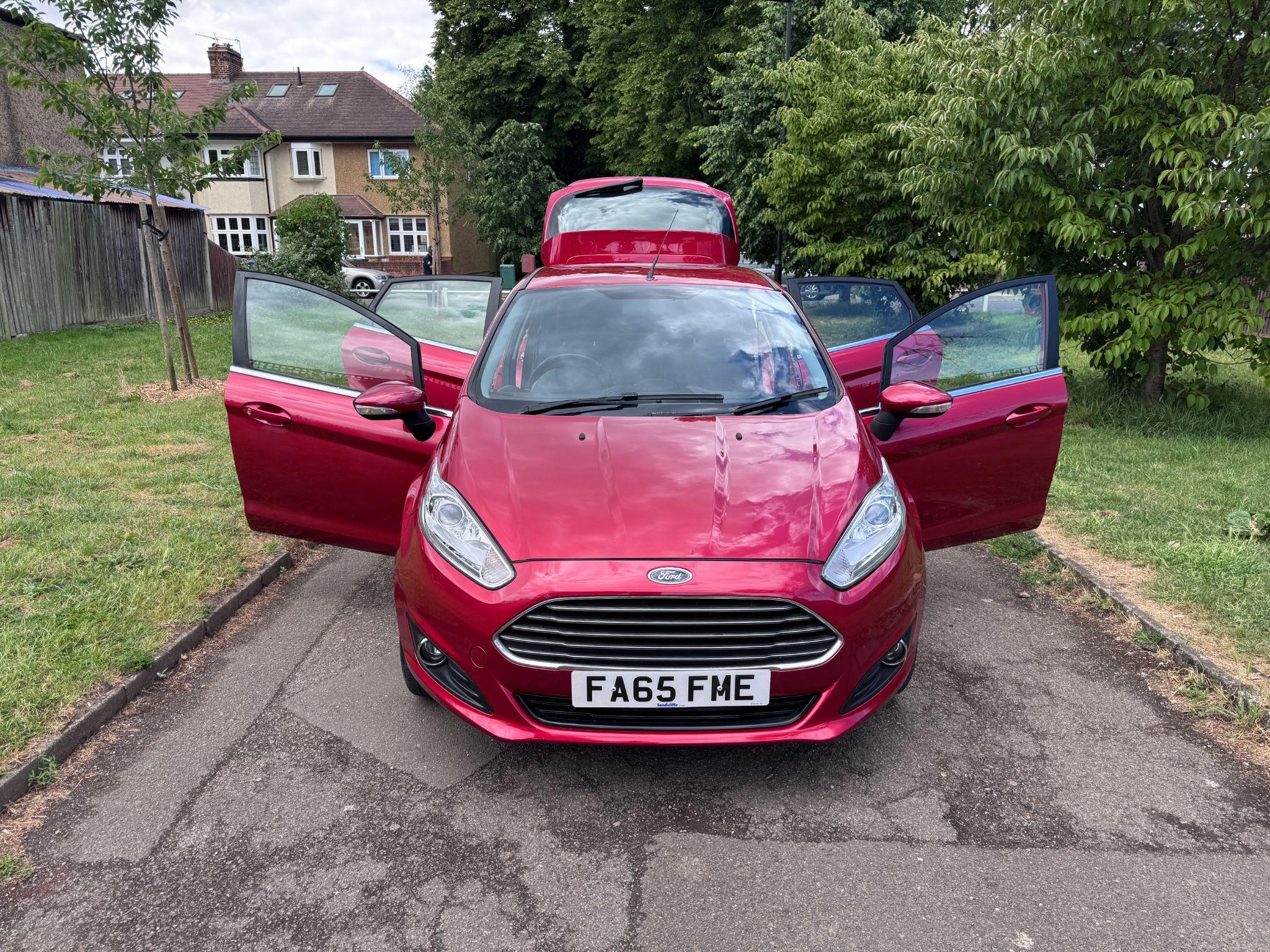 2016 Ford Fiesta image 29