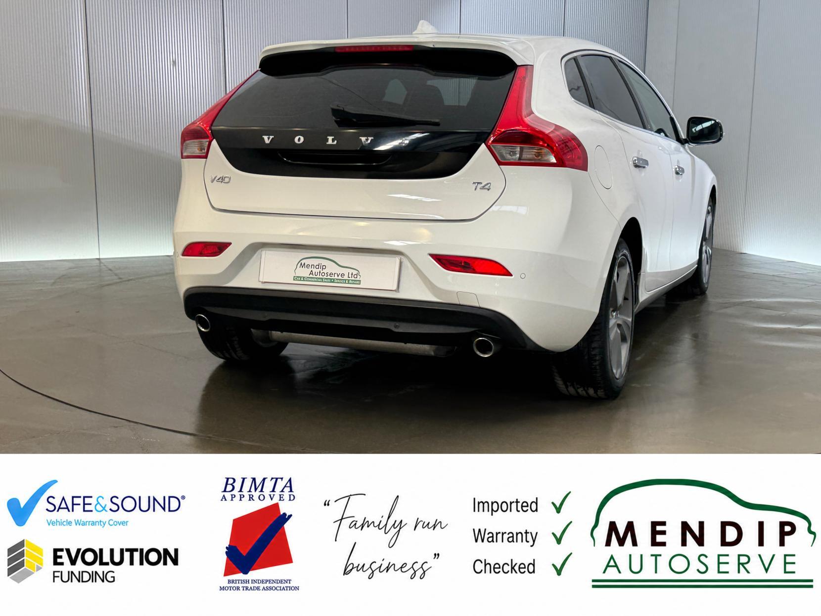 Volvo V40 view 26