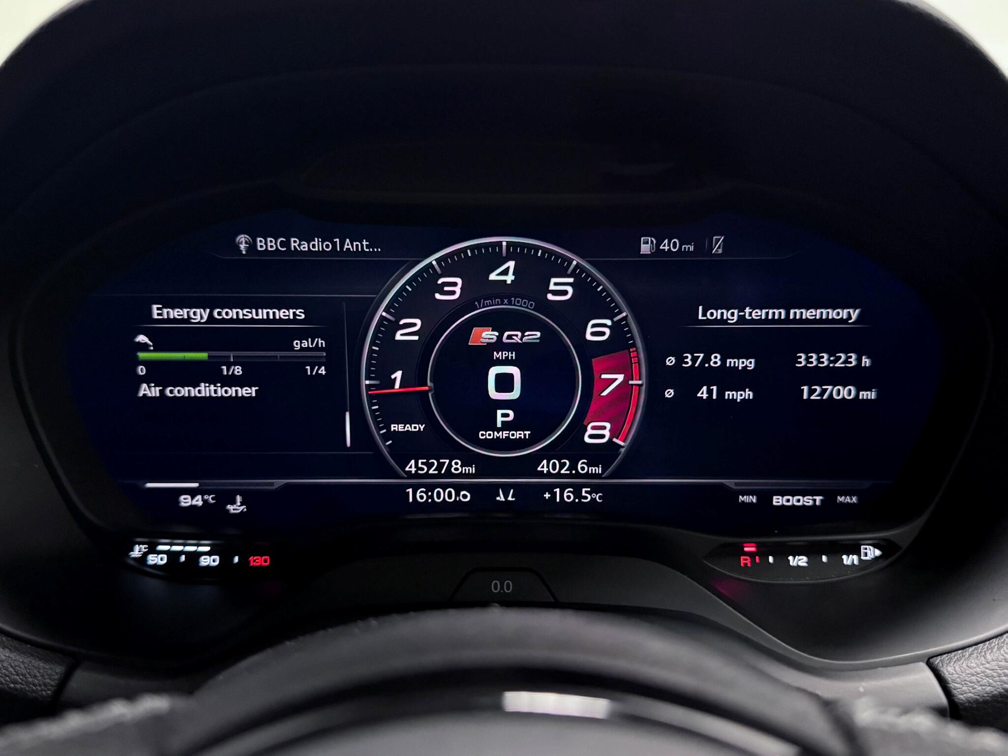 Audi SQ2 view 36