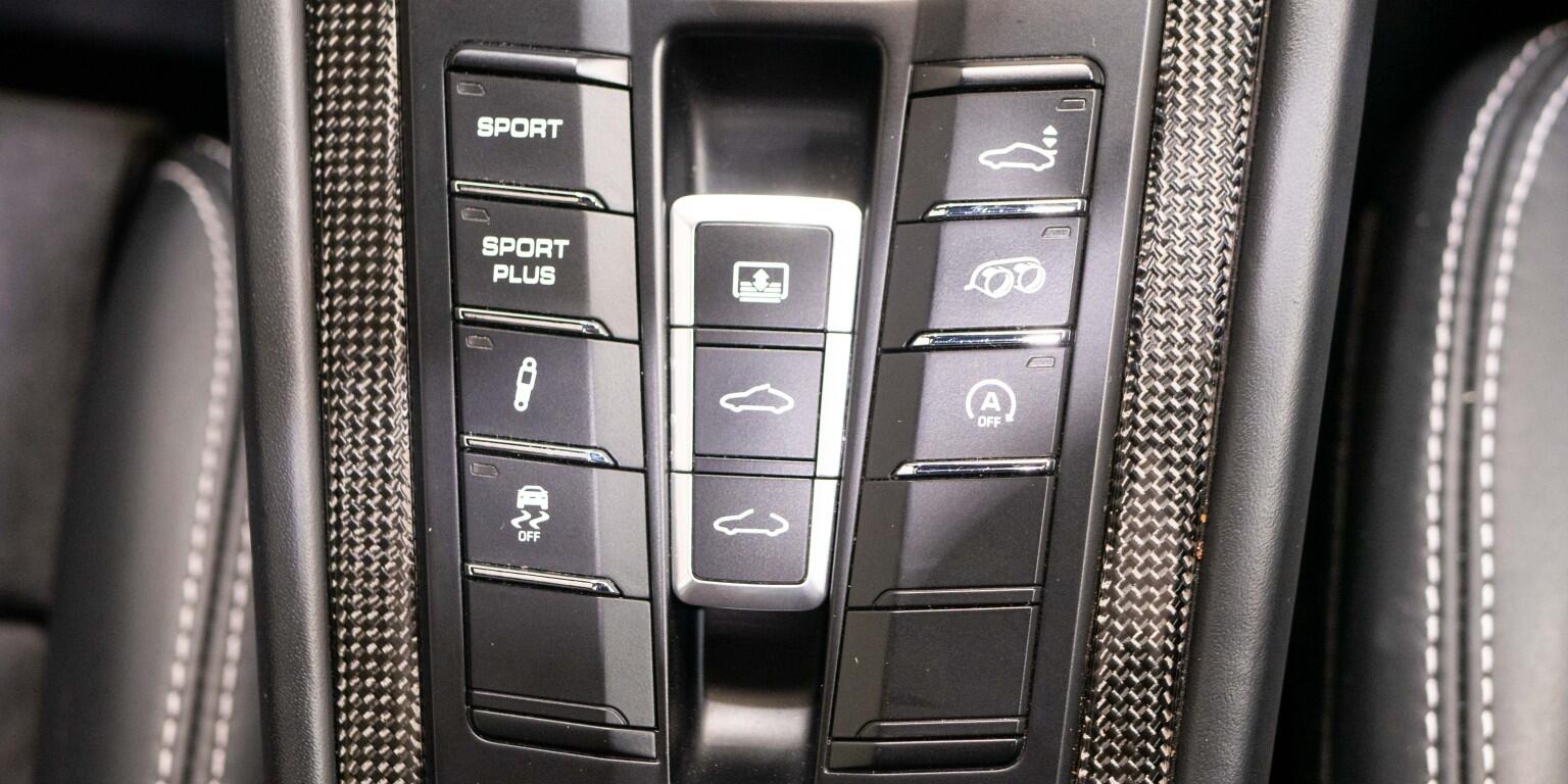 Porsche 911 view 45