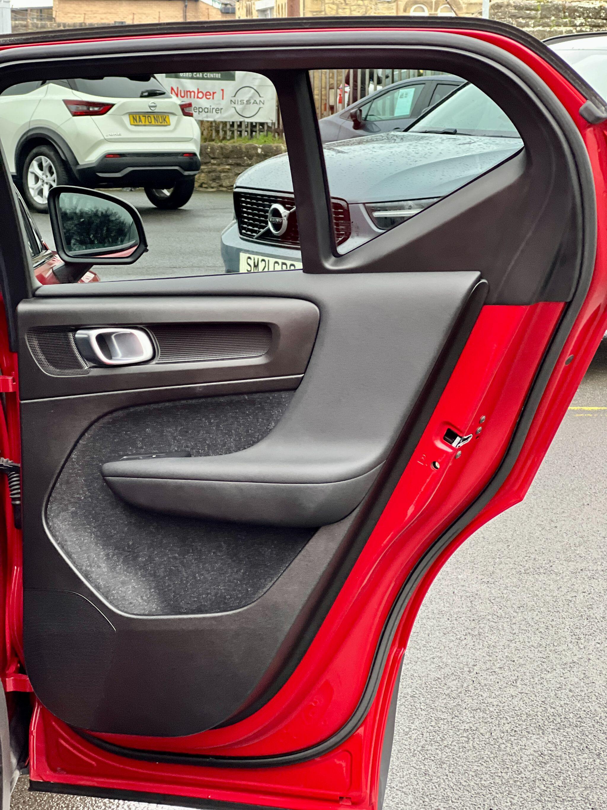 Volvo XC40 view 25