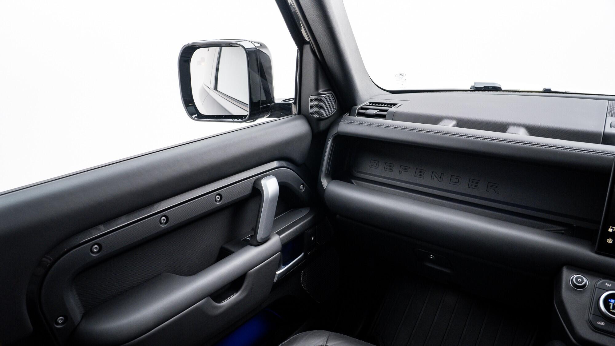 Land Rover Defender view 38