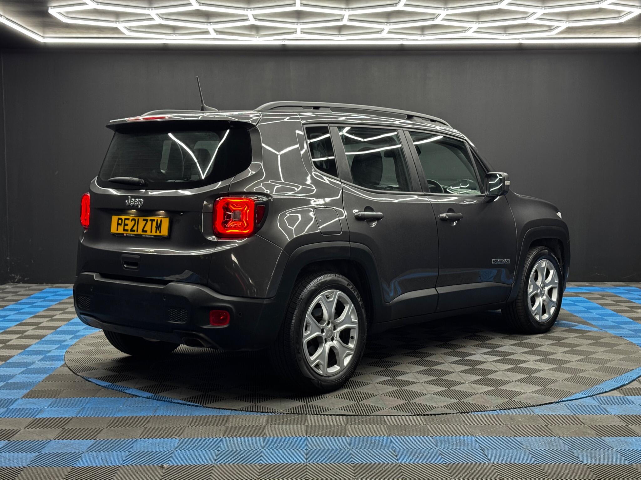 Jeep Renegade view 5
