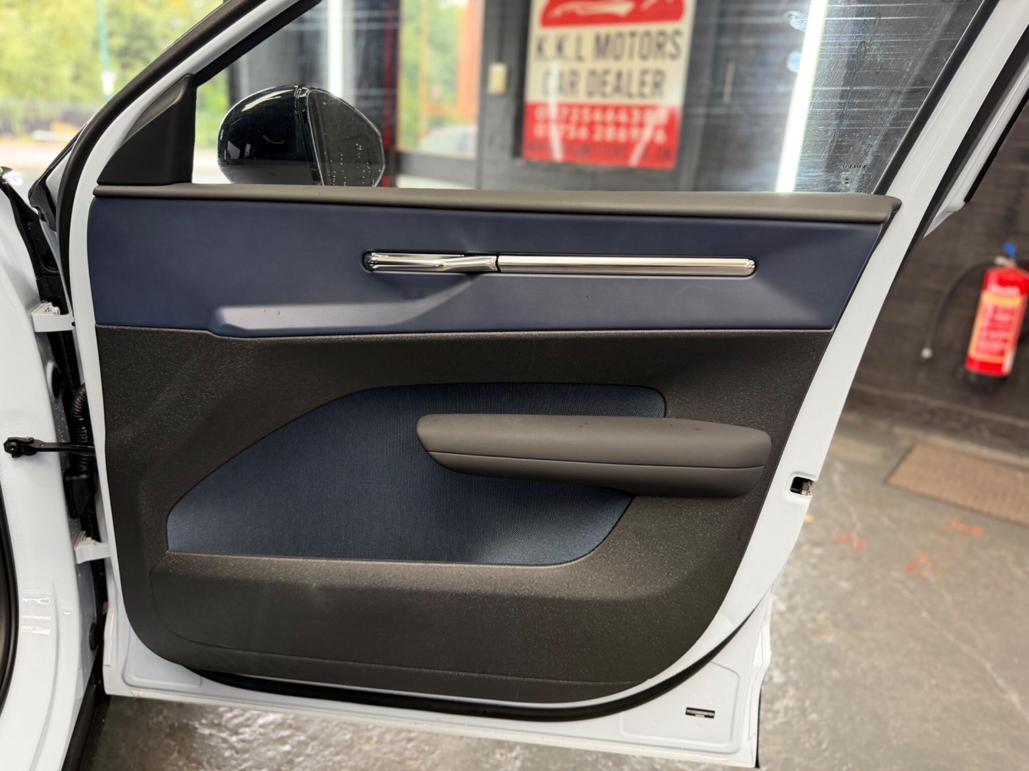 Volvo Ex30 view 24
