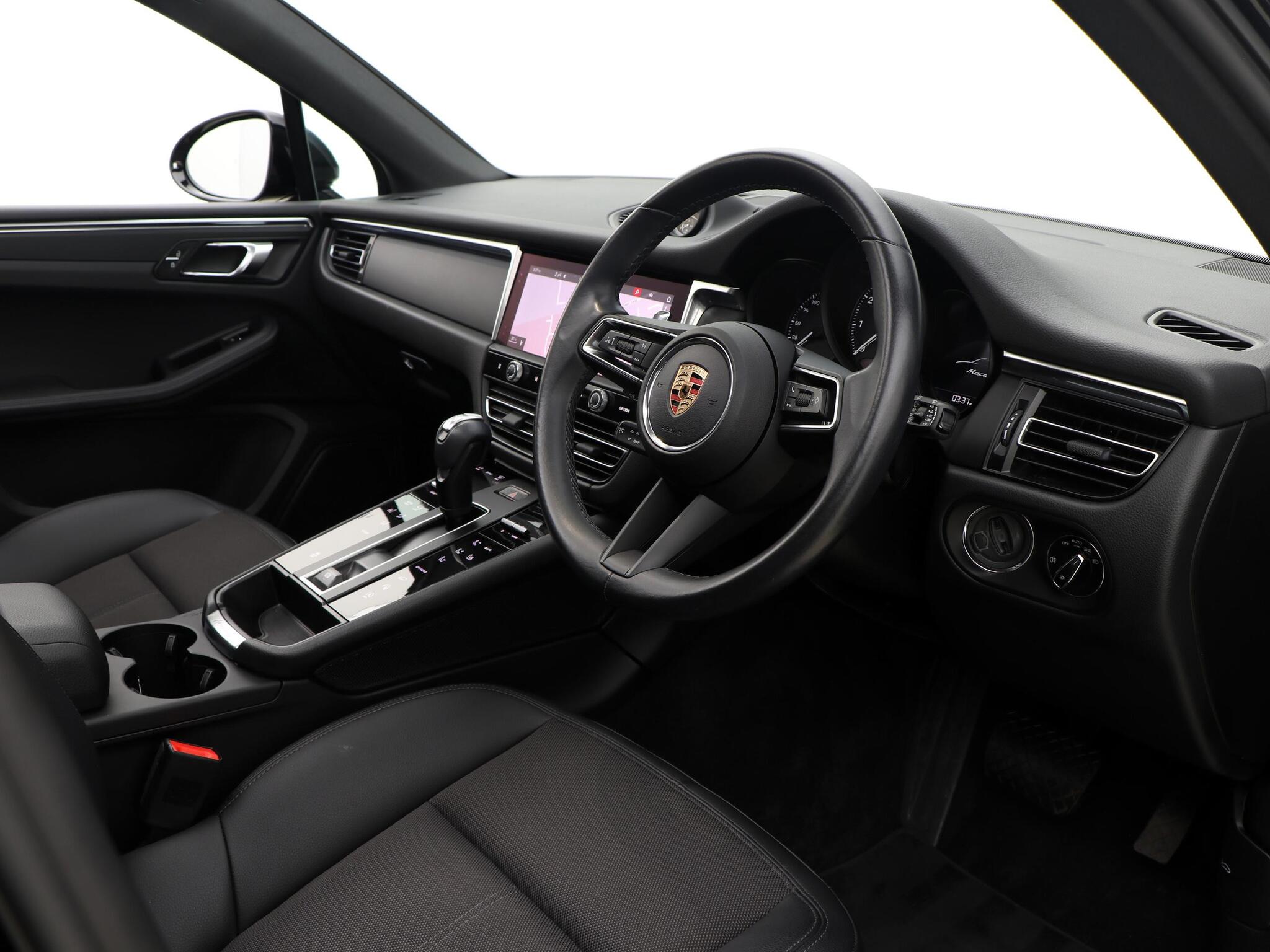 Porsche Macan view 36