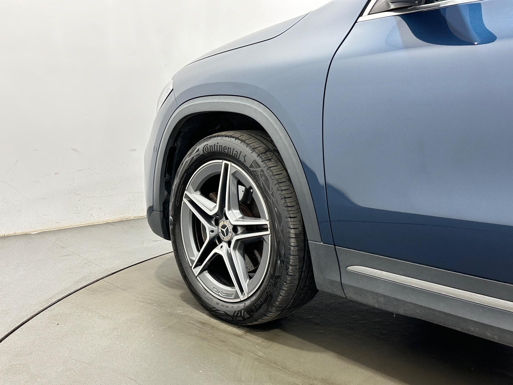 Mercedes-Benz Gla view 53