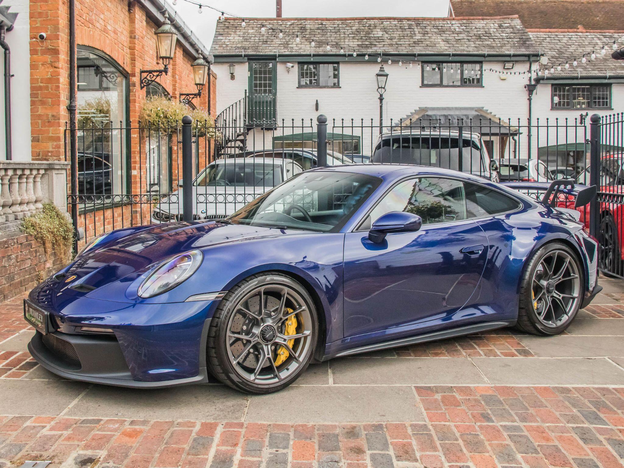 Porsche 911 view 7