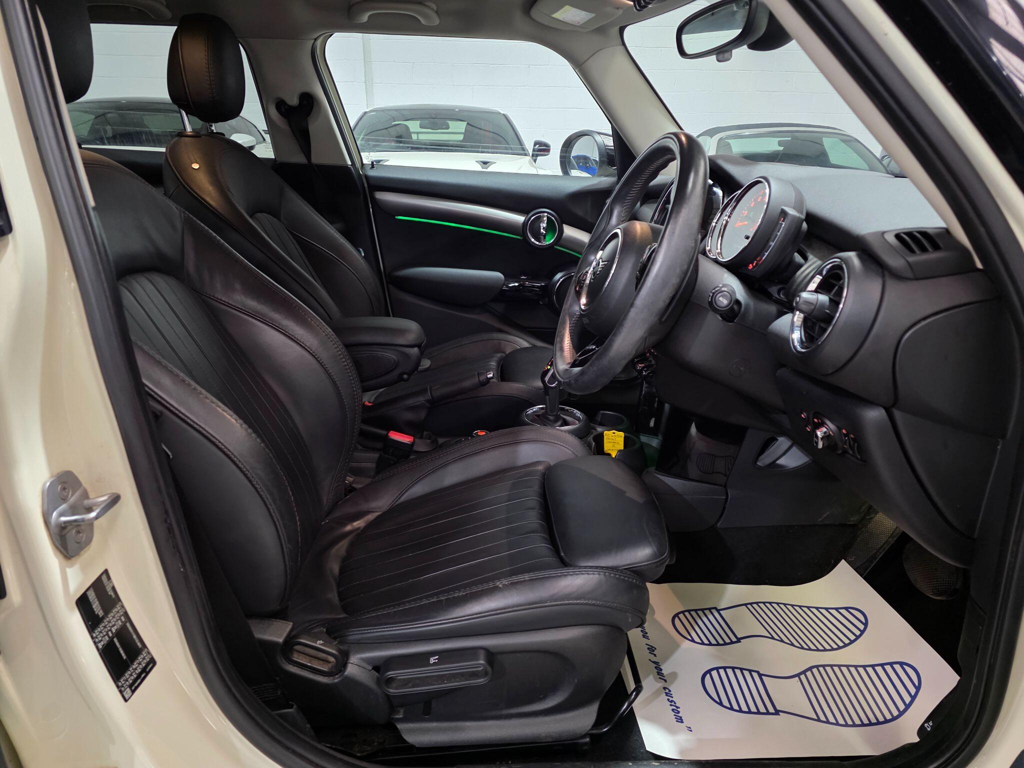 Mini Hatch view 6