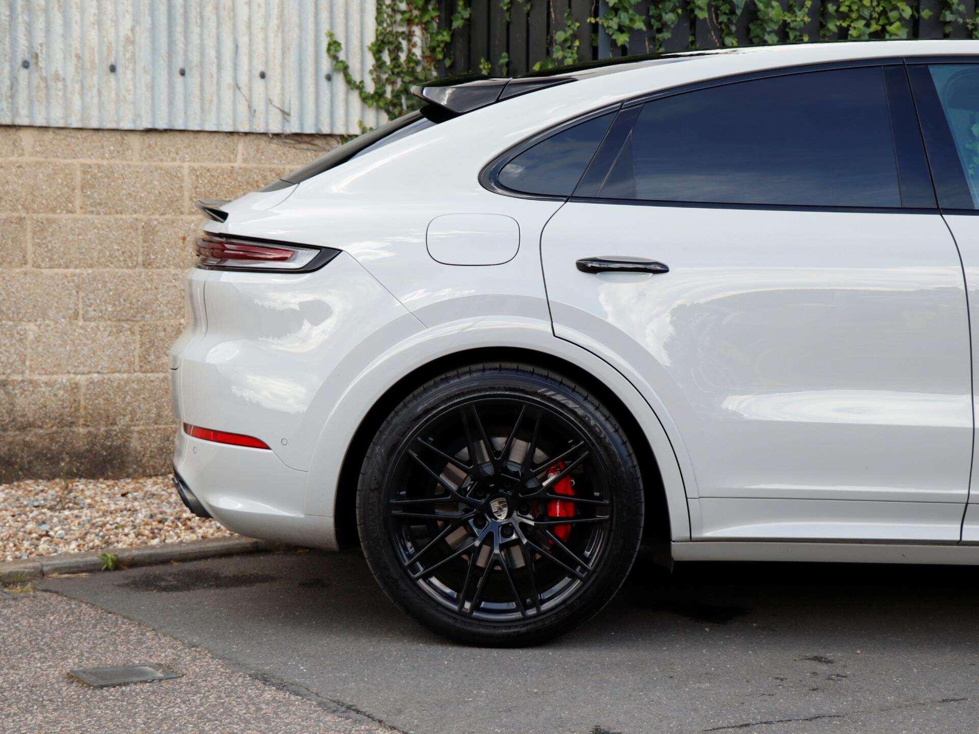 Porsche Cayenne view 33