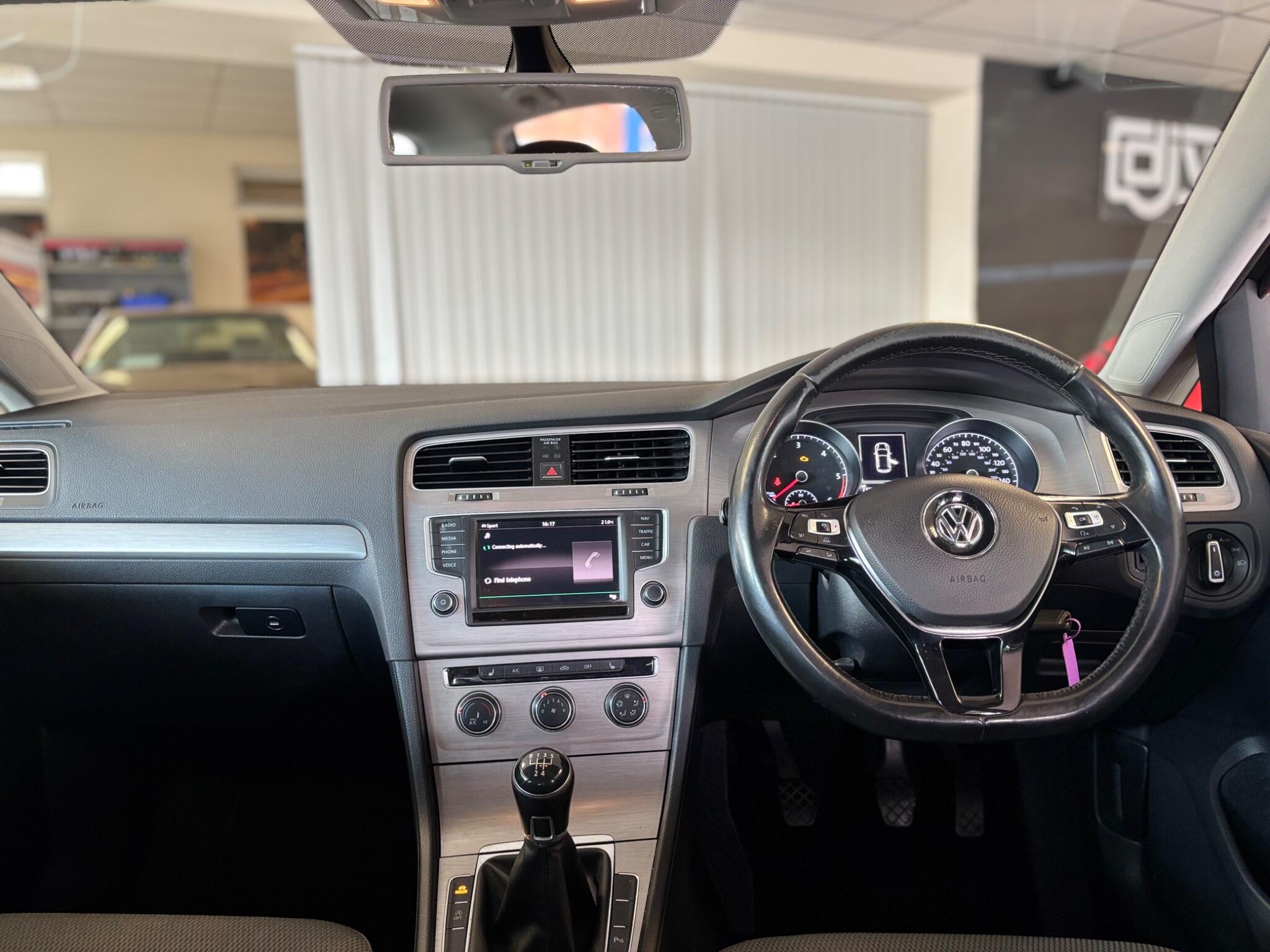 Volkswagen Golf view 10