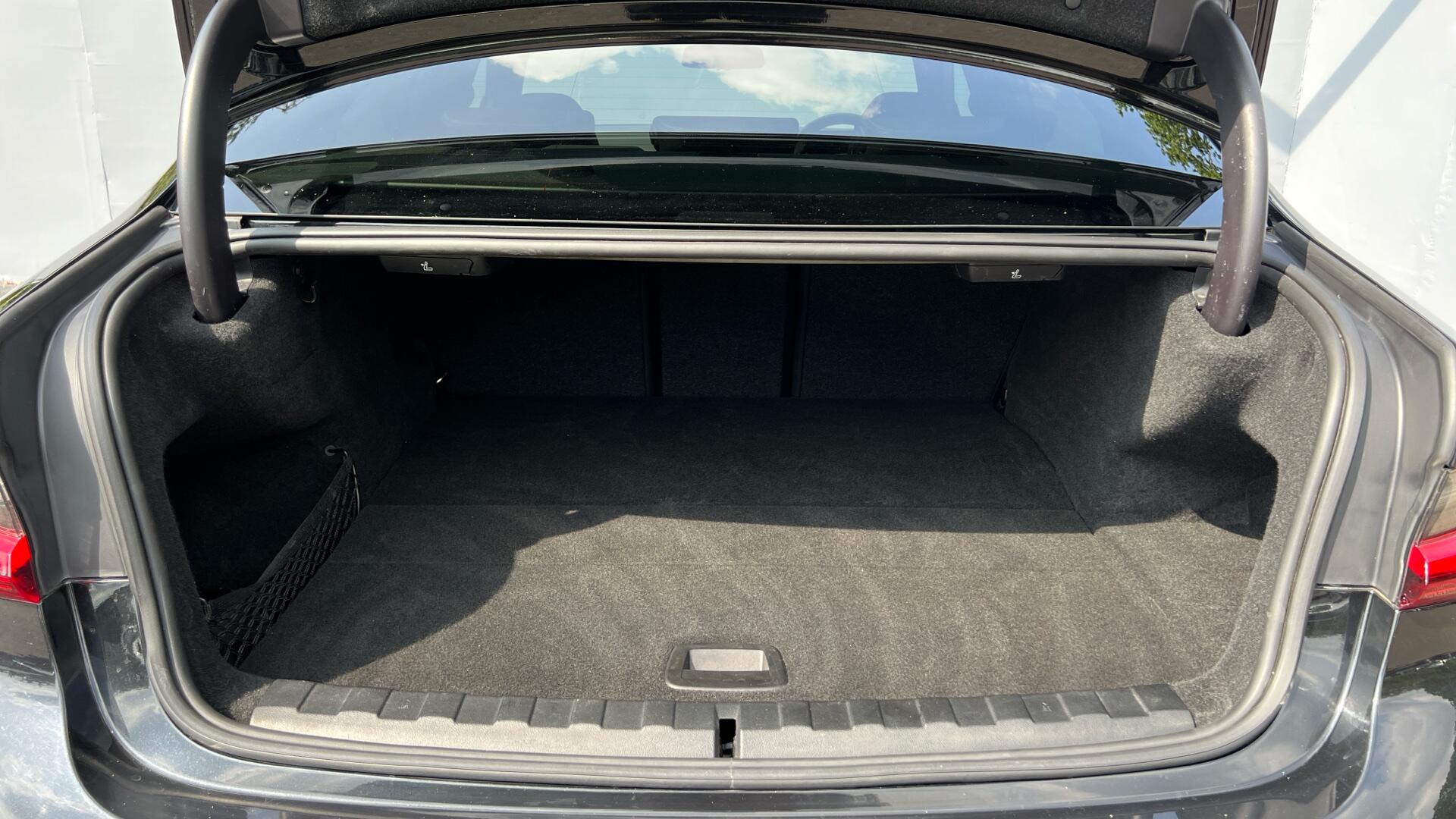 BMW 3 Series view 13