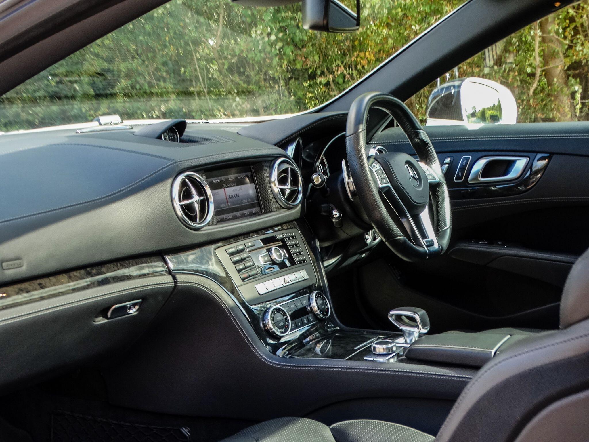 Mercedes-Benz SL view 13